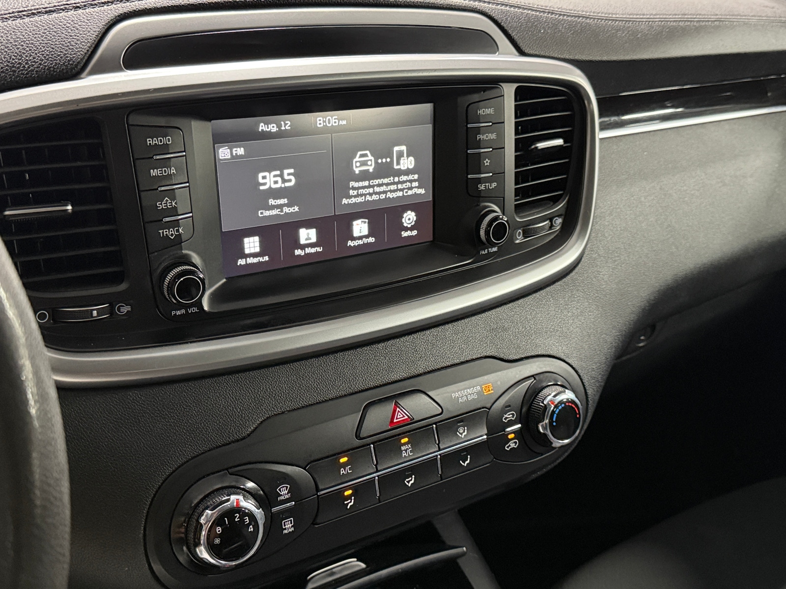 Thumbnail: 2019 Kia Sorento - 4