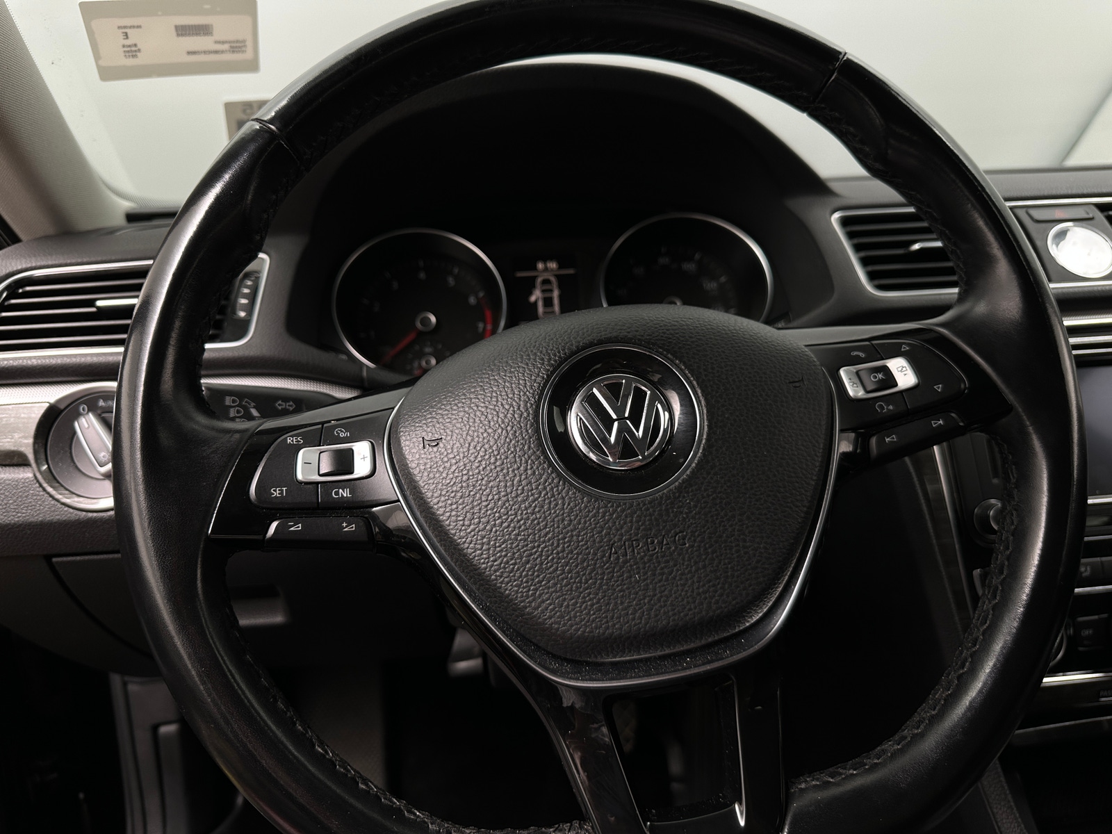 Thumbnail: 2017 Volkswagen Passat - 4