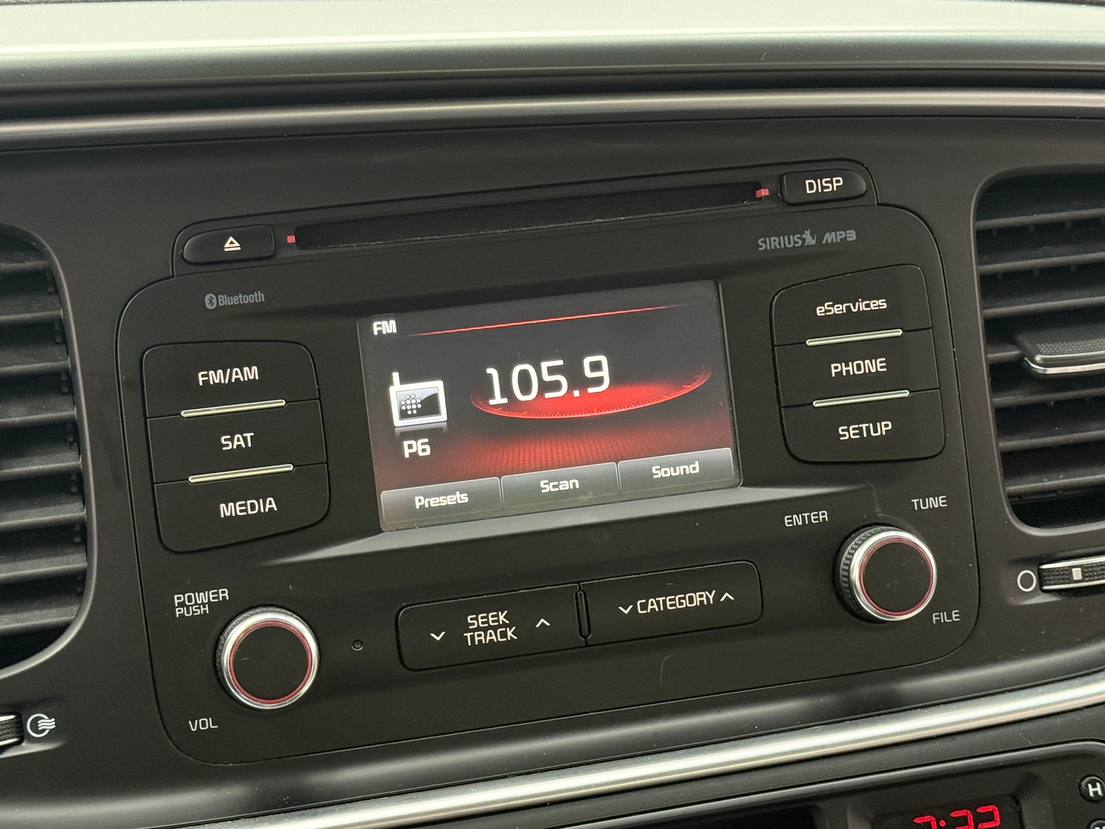 Thumbnail: 2015 Kia Optima - 4