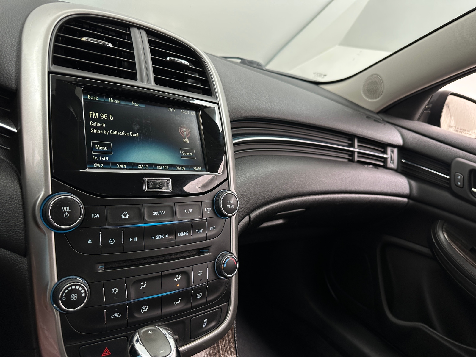 Thumbnail: 2015 Chevrolet Malibu - 4