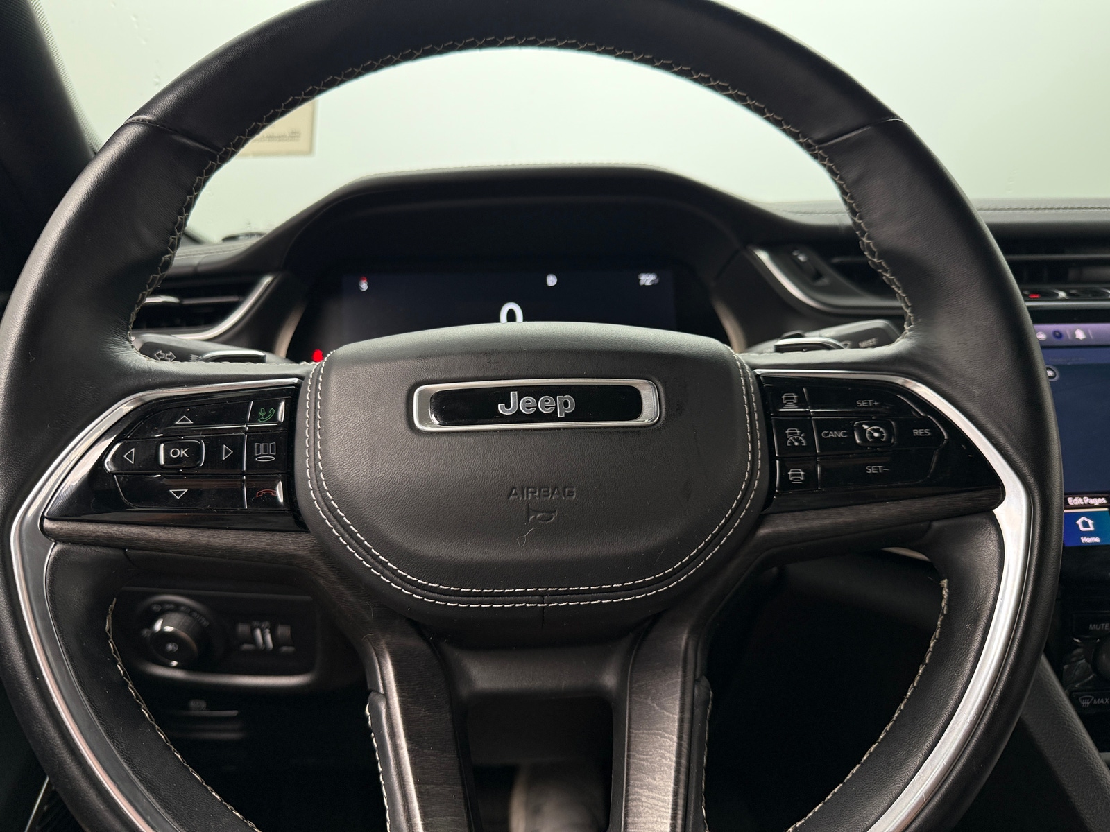 Thumbnail: 2021 Jeep Grand Cherokee L - 4