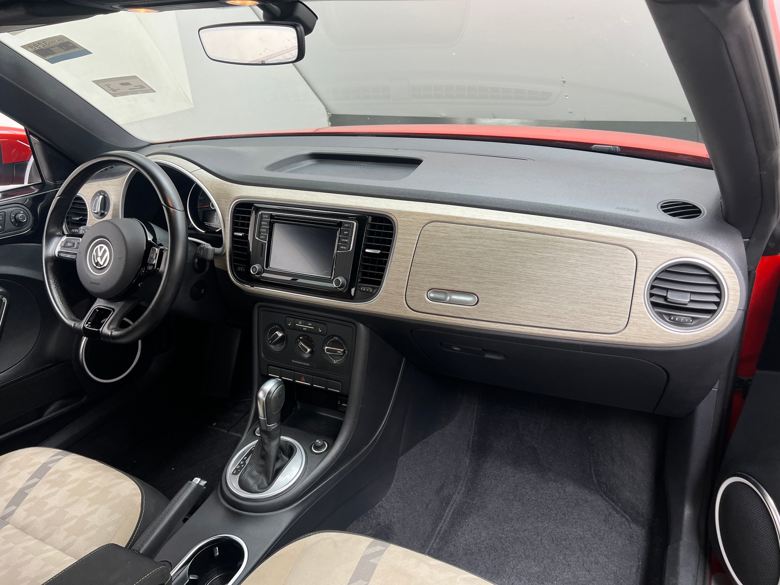 Thumbnail: 2018 Volkswagen Beetle - 3