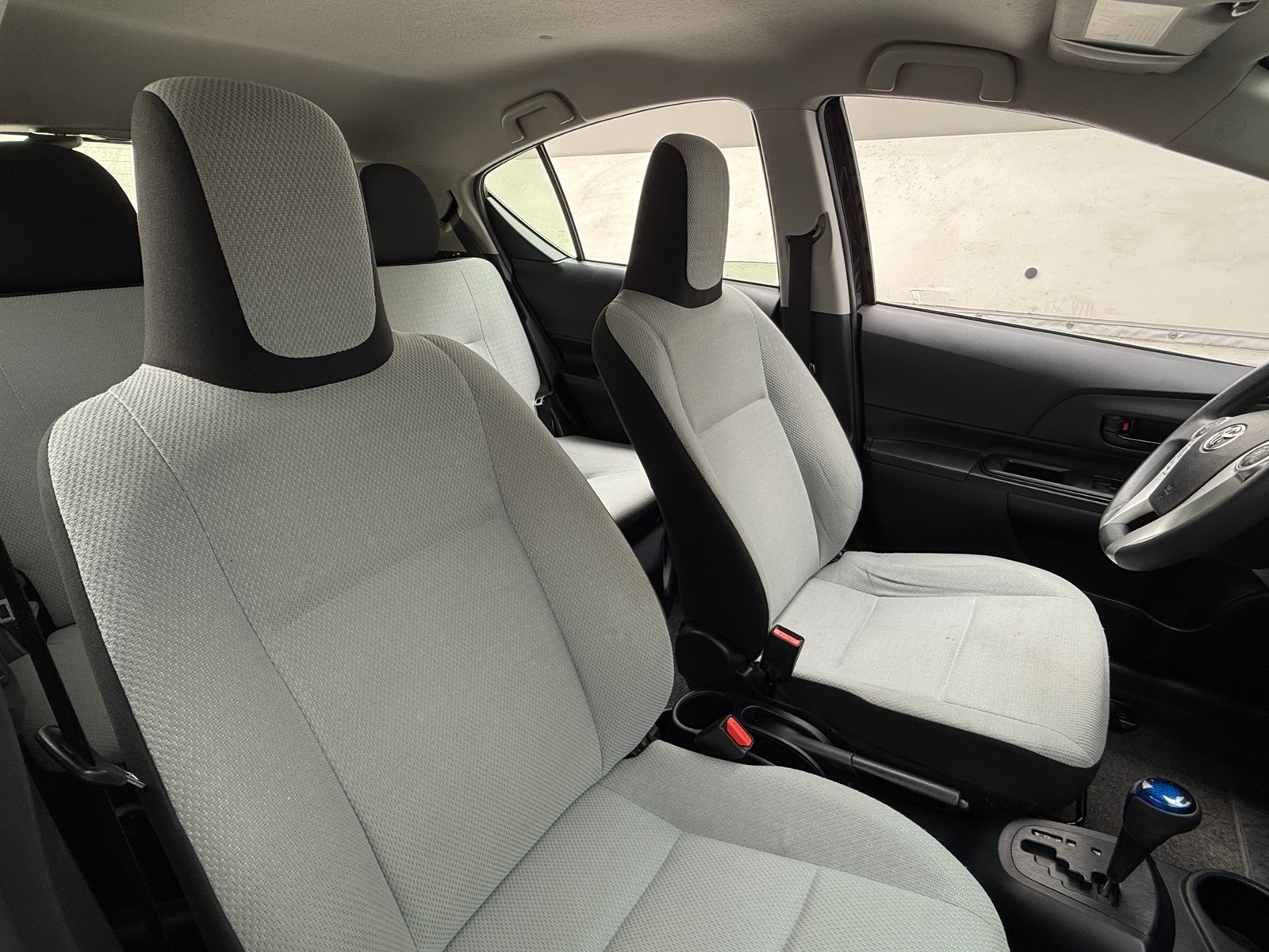 Thumbnail: 2017 Toyota Prius c - 2