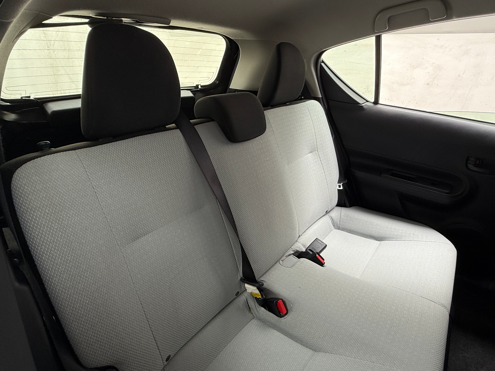 Thumbnail: 2017 Toyota Prius c - 6
