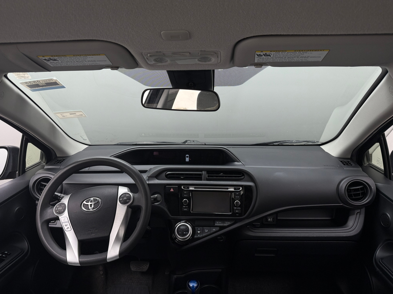 Thumbnail: 2017 Toyota Prius c - 3