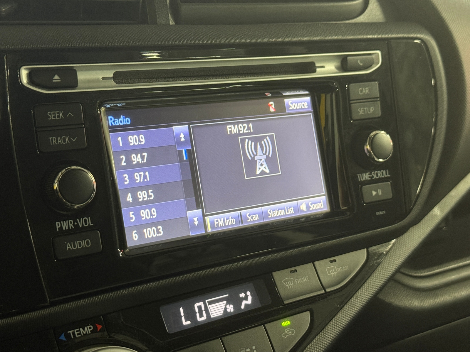 Thumbnail: 2017 Toyota Prius c - 4