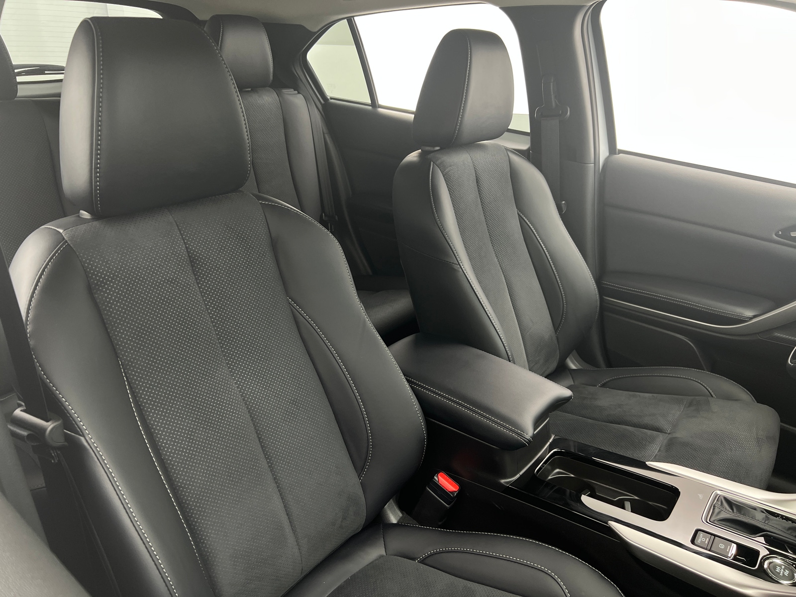 Thumbnail: 2024 Mitsubishi Eclipse Cross - 2