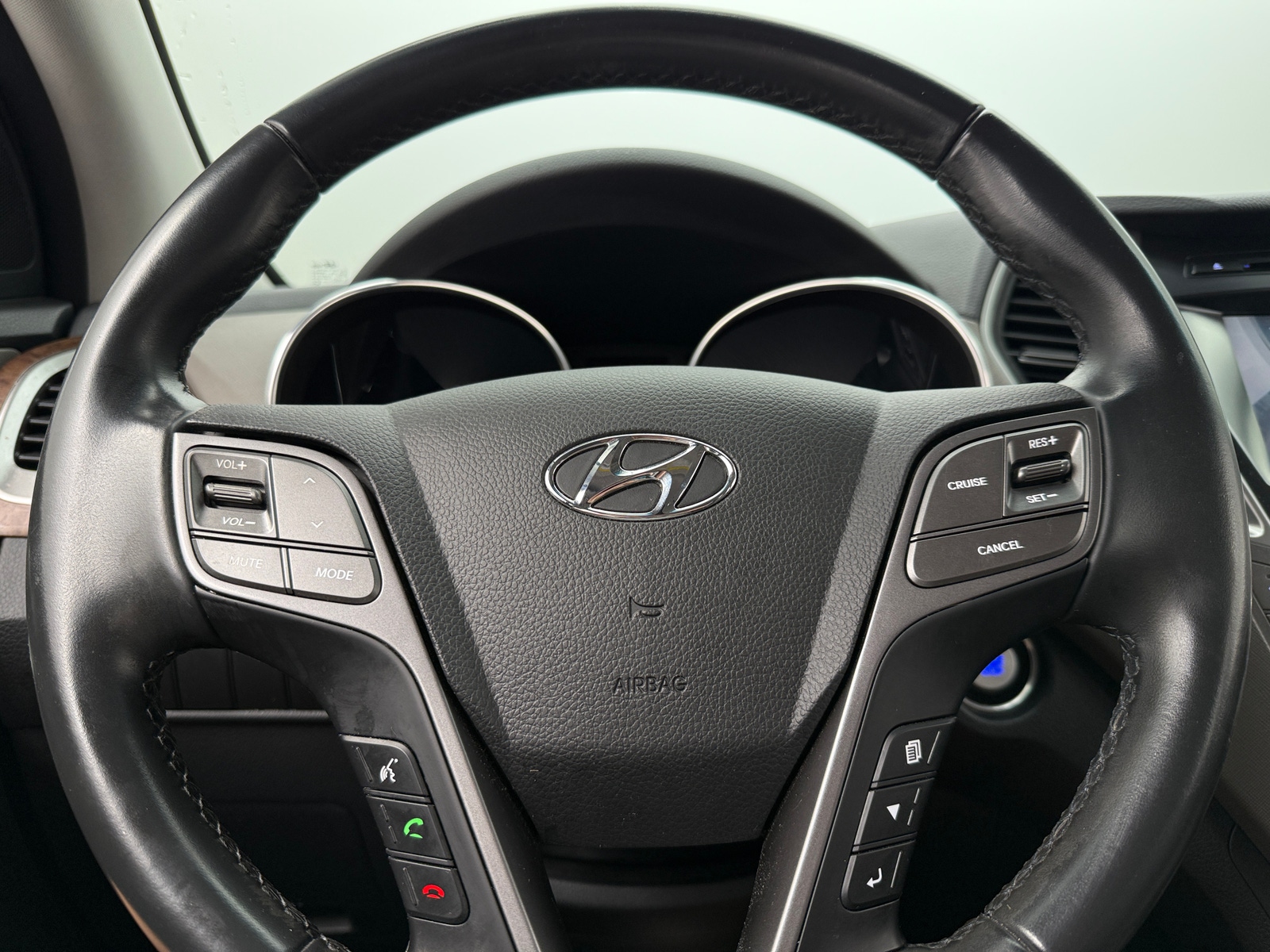 Thumbnail: 2019 Hyundai Santa Fe - 4