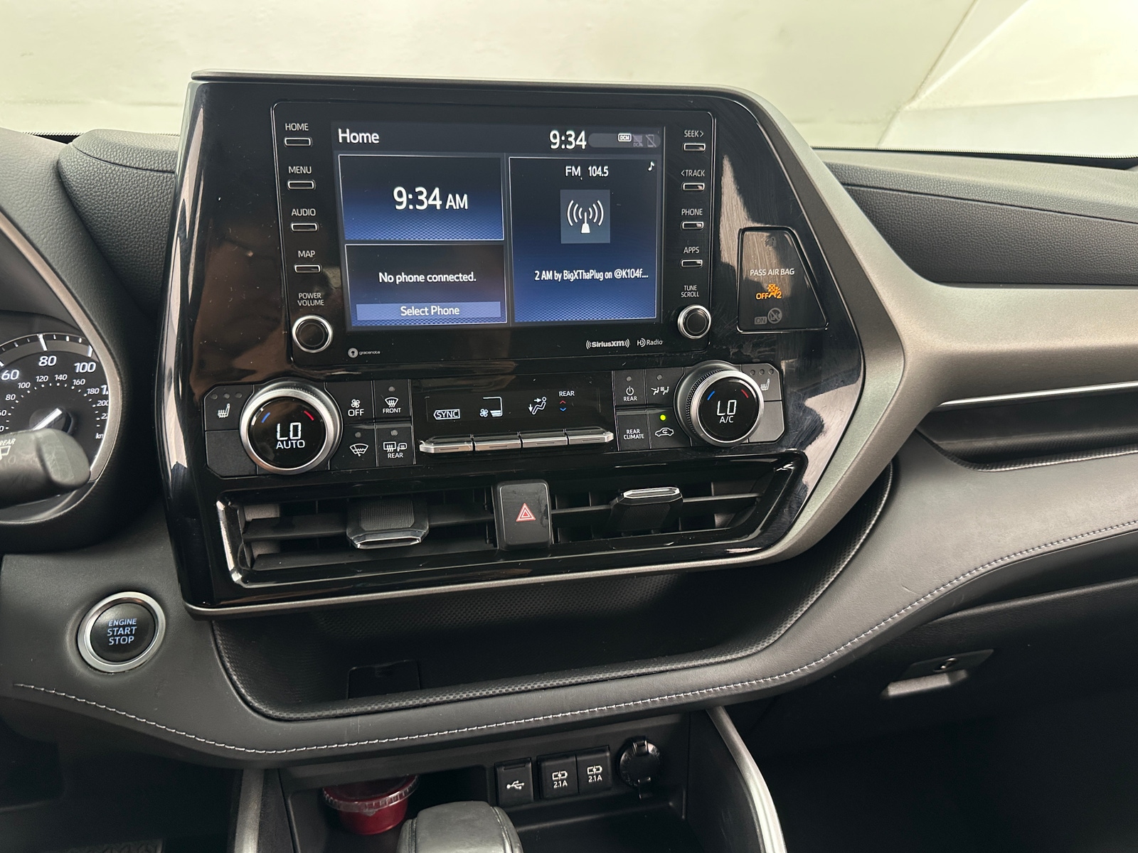 Thumbnail: 2021 Toyota Highlander - 3