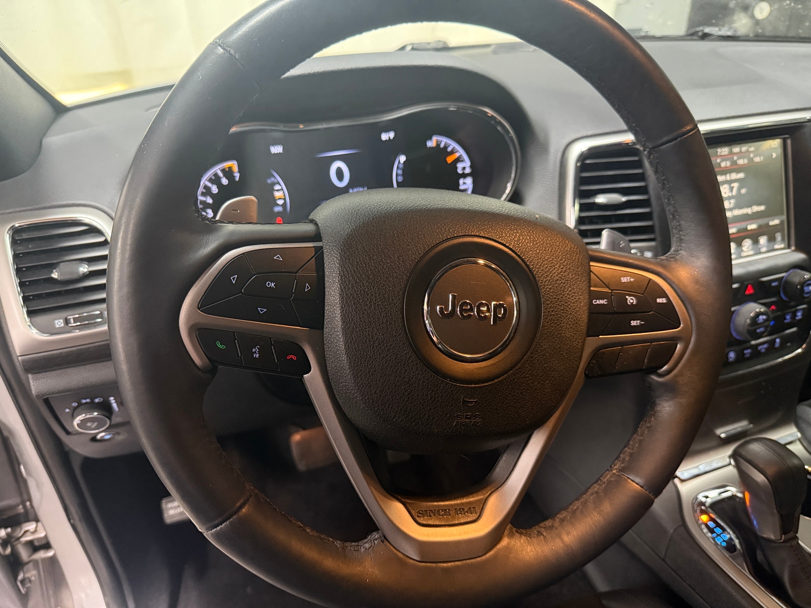 Thumbnail: 2017 Jeep Grand Cherokee - 4