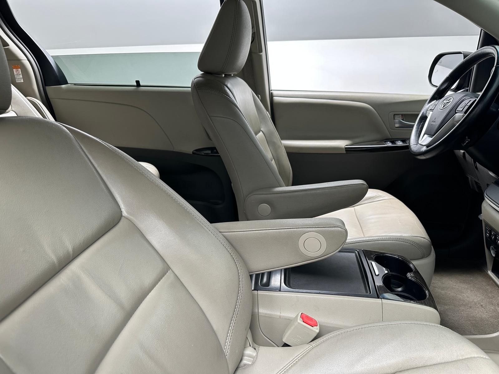 Thumbnail: 2015 Toyota Sienna - 2