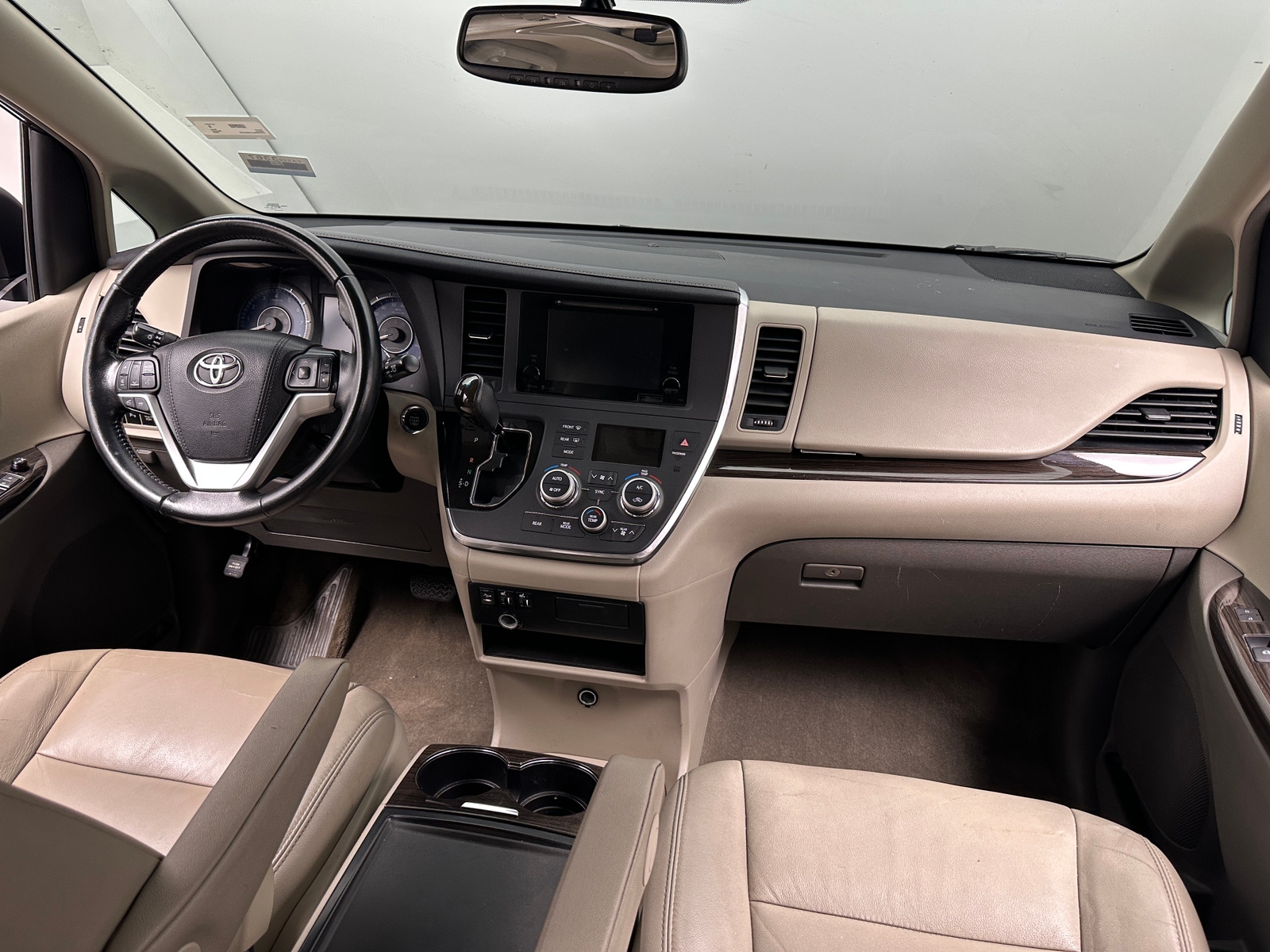 Thumbnail: 2015 Toyota Sienna - 3