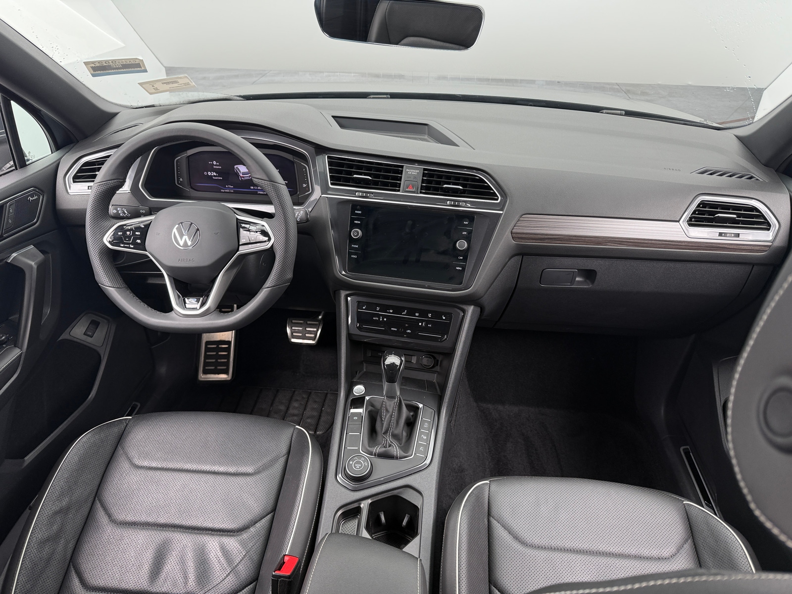 Thumbnail: 2022 Volkswagen Tiguan - 2