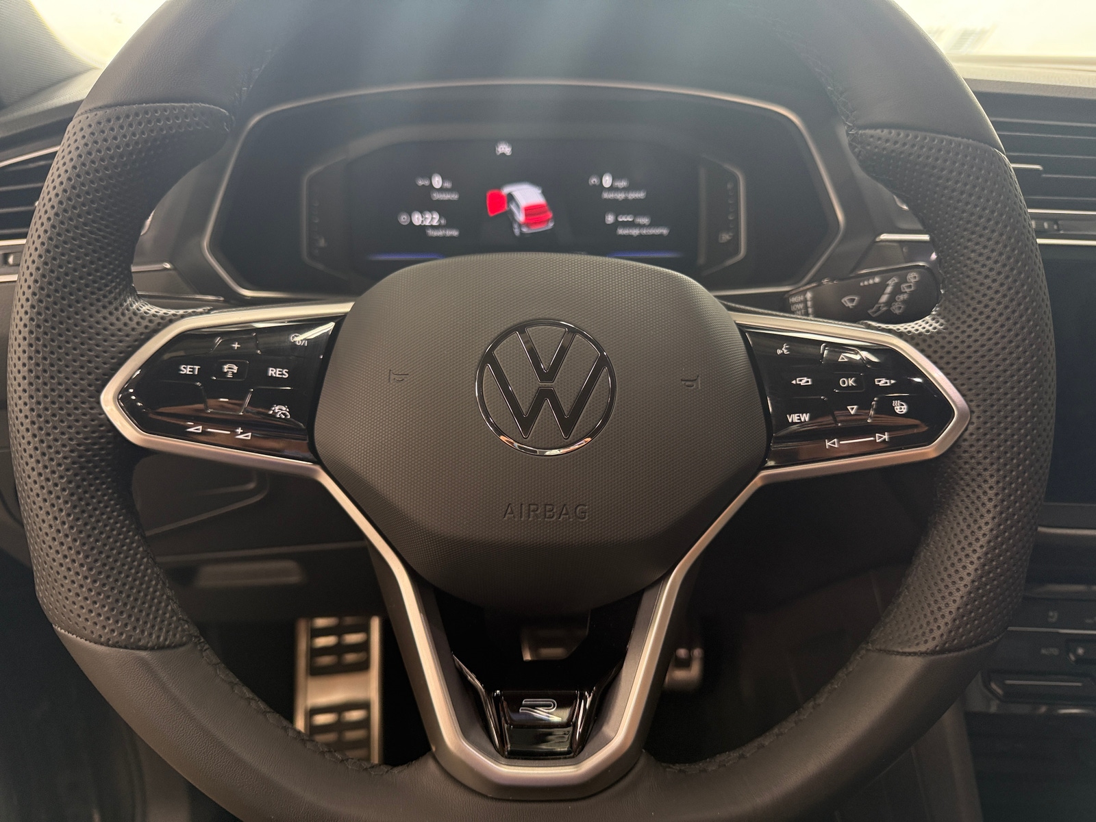 Thumbnail: 2022 Volkswagen Tiguan - 4