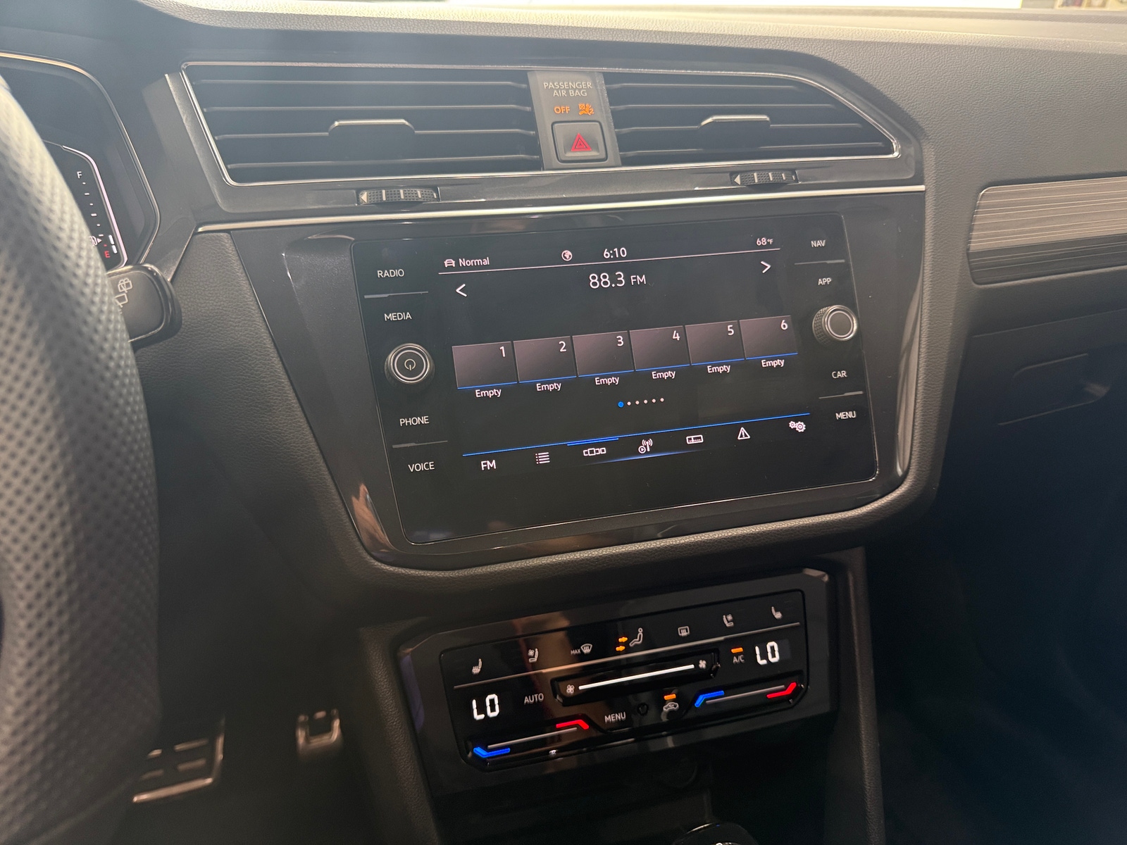 Thumbnail: 2022 Volkswagen Tiguan - 3