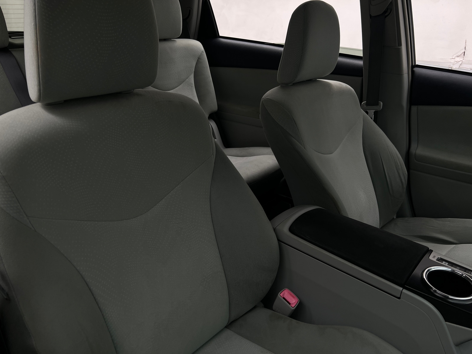 Thumbnail: 2013 Toyota Prius v - 2