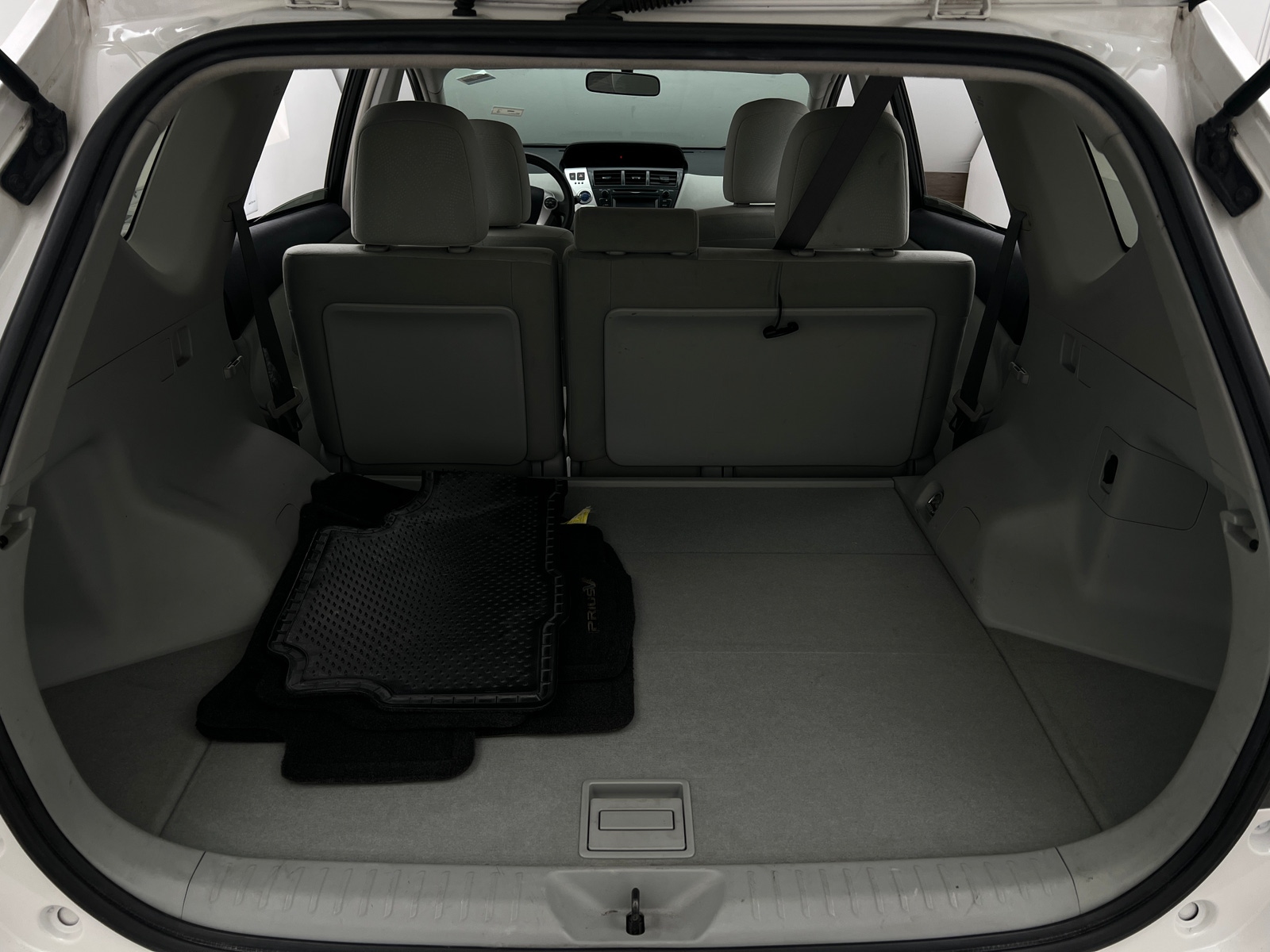 Thumbnail: 2013 Toyota Prius v - 7