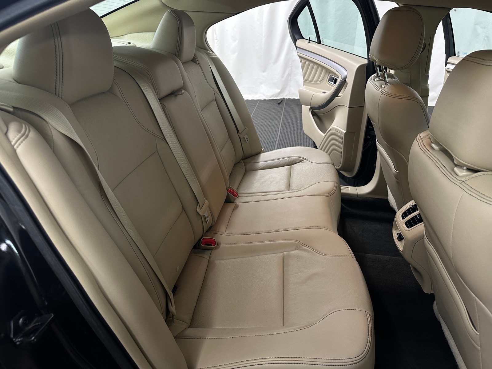 Thumbnail: 2015 Ford Taurus - 5