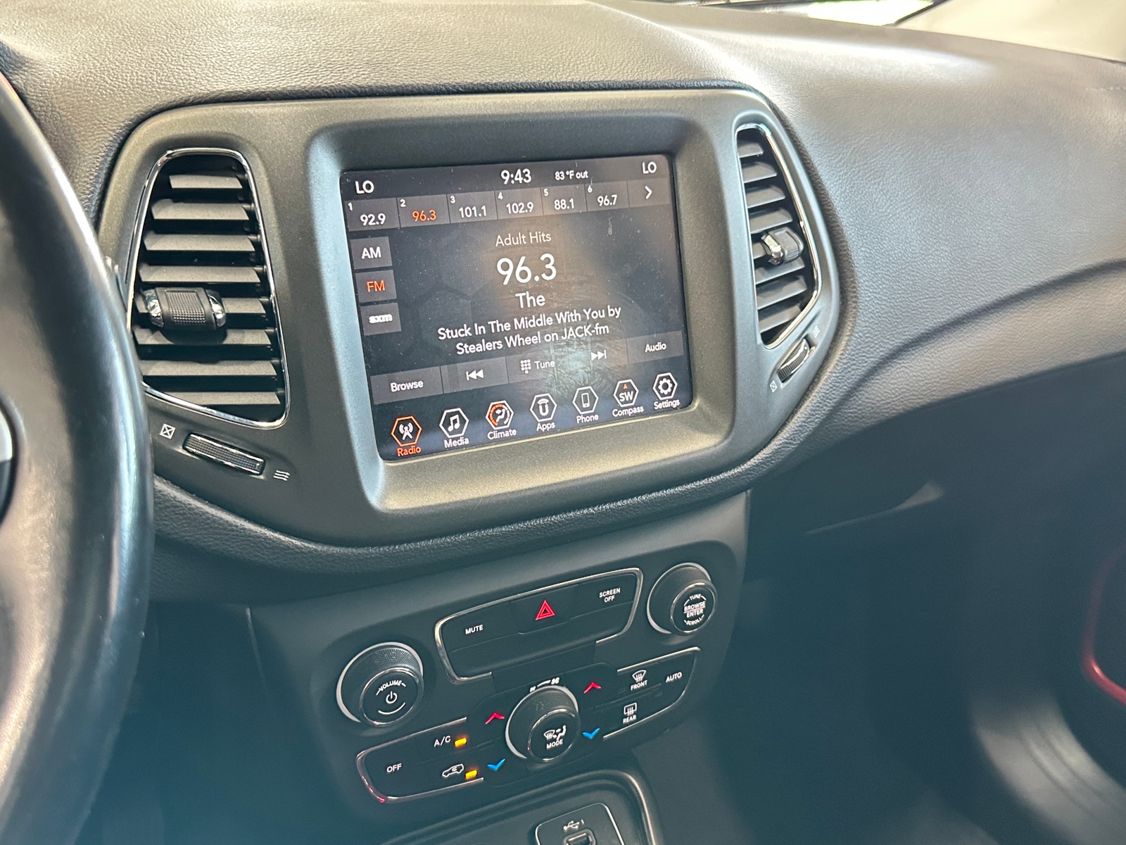 Thumbnail: 2020 Jeep Compass - 3