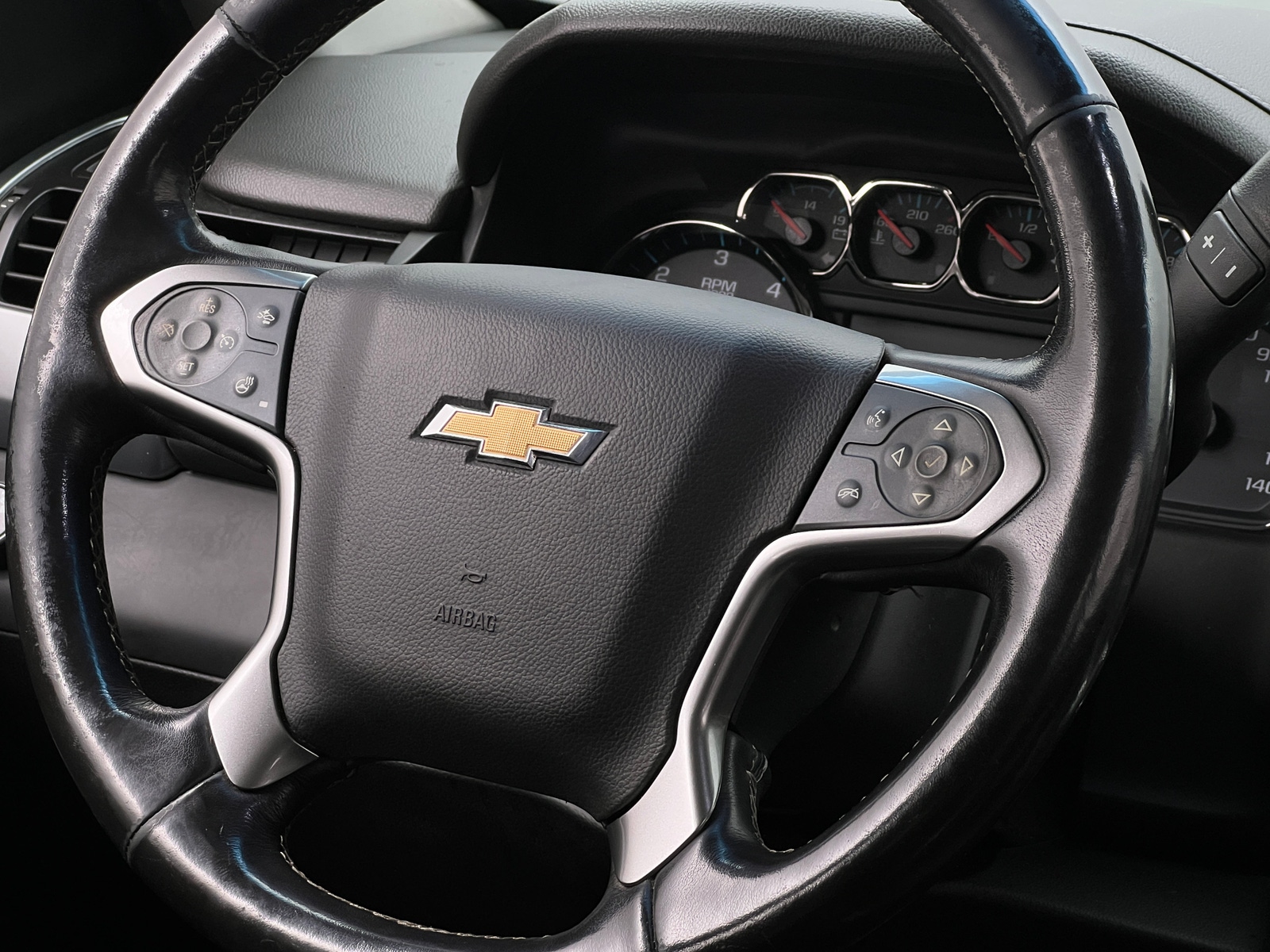 Thumbnail: 2019 Chevrolet Tahoe - 4