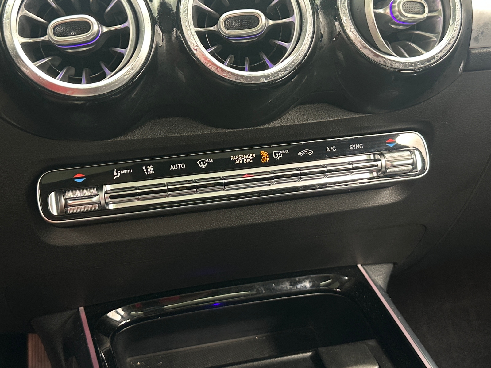 Thumbnail: 2021 Mercedes-Benz GLB - 3