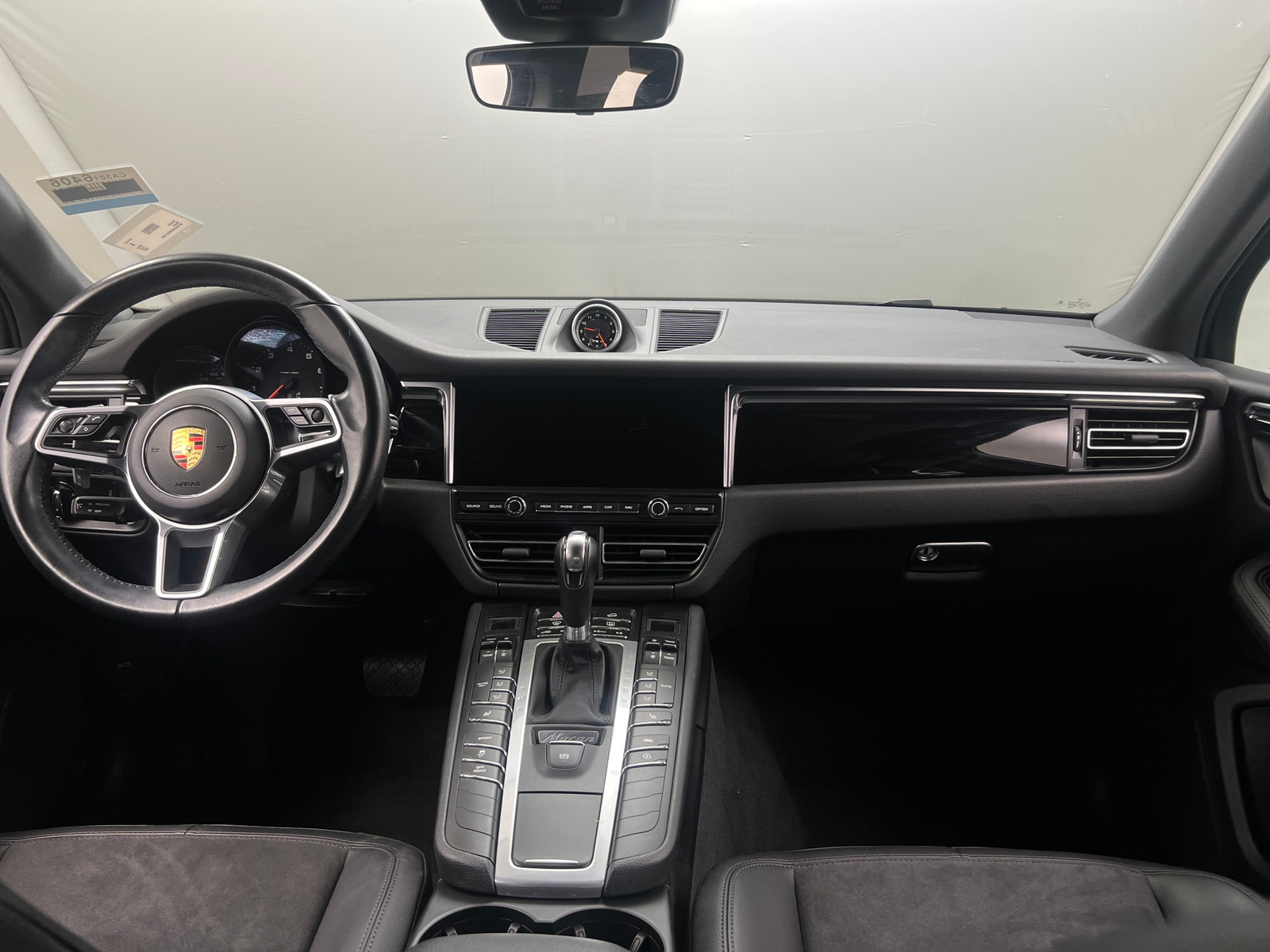 Thumbnail: 2021 Porsche Macan - 3