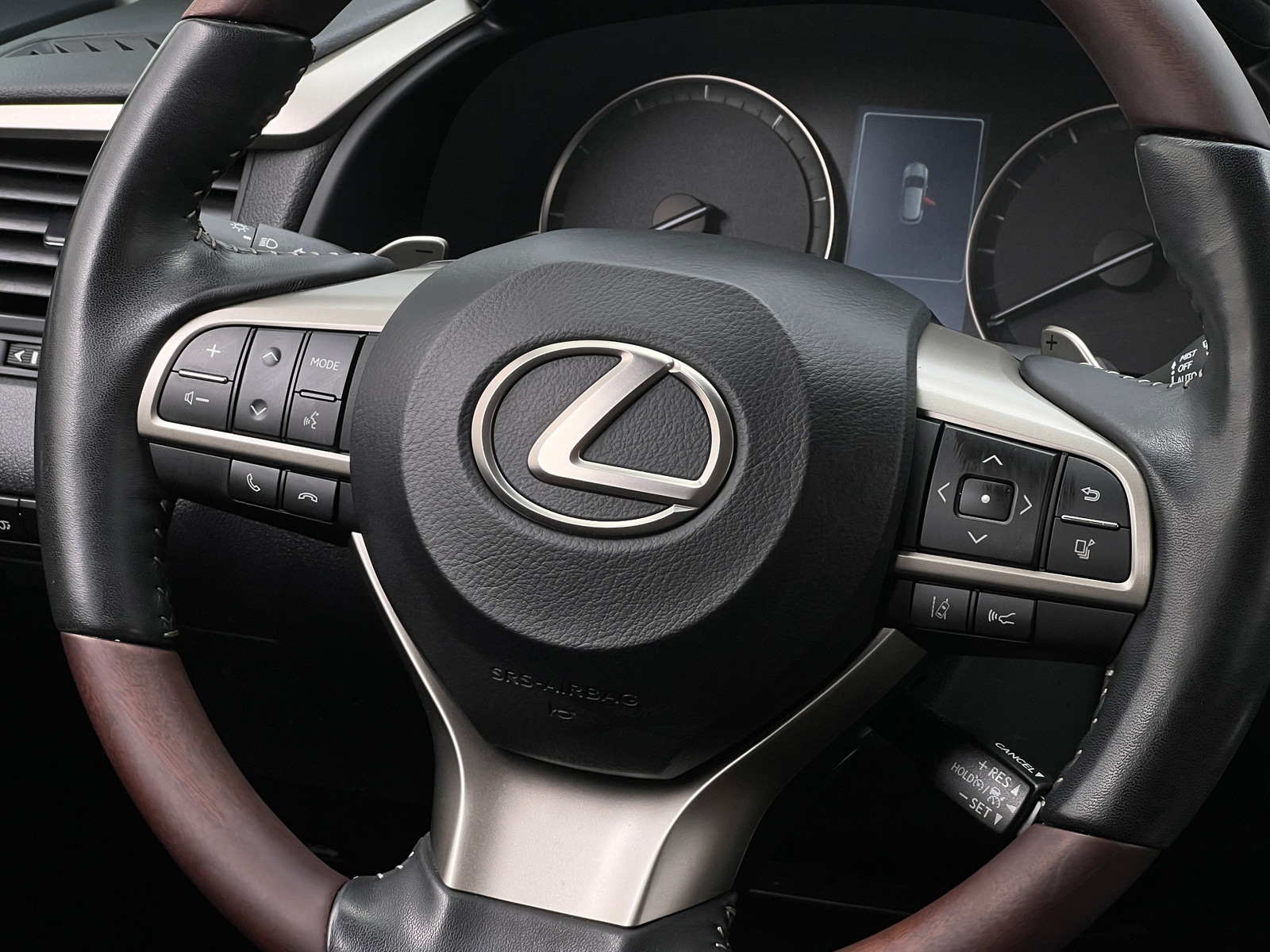 Thumbnail: 2020 Lexus RX - 4