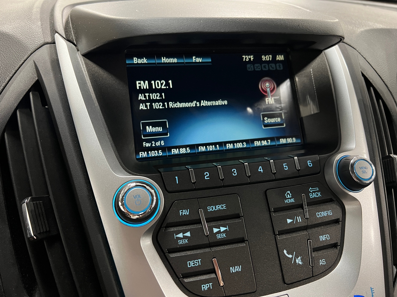 Thumbnail: 2017 Chevrolet Equinox - 3