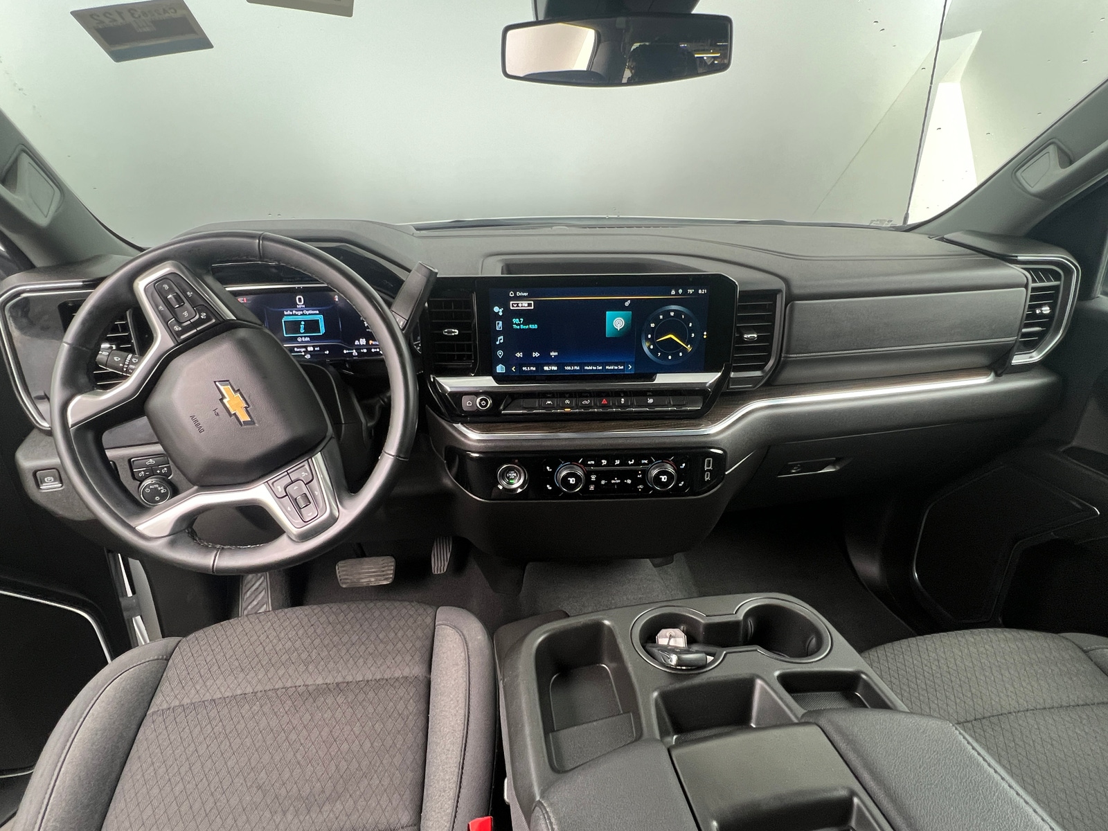 Thumbnail: 2024 Chevrolet Silverado 1500 - 3