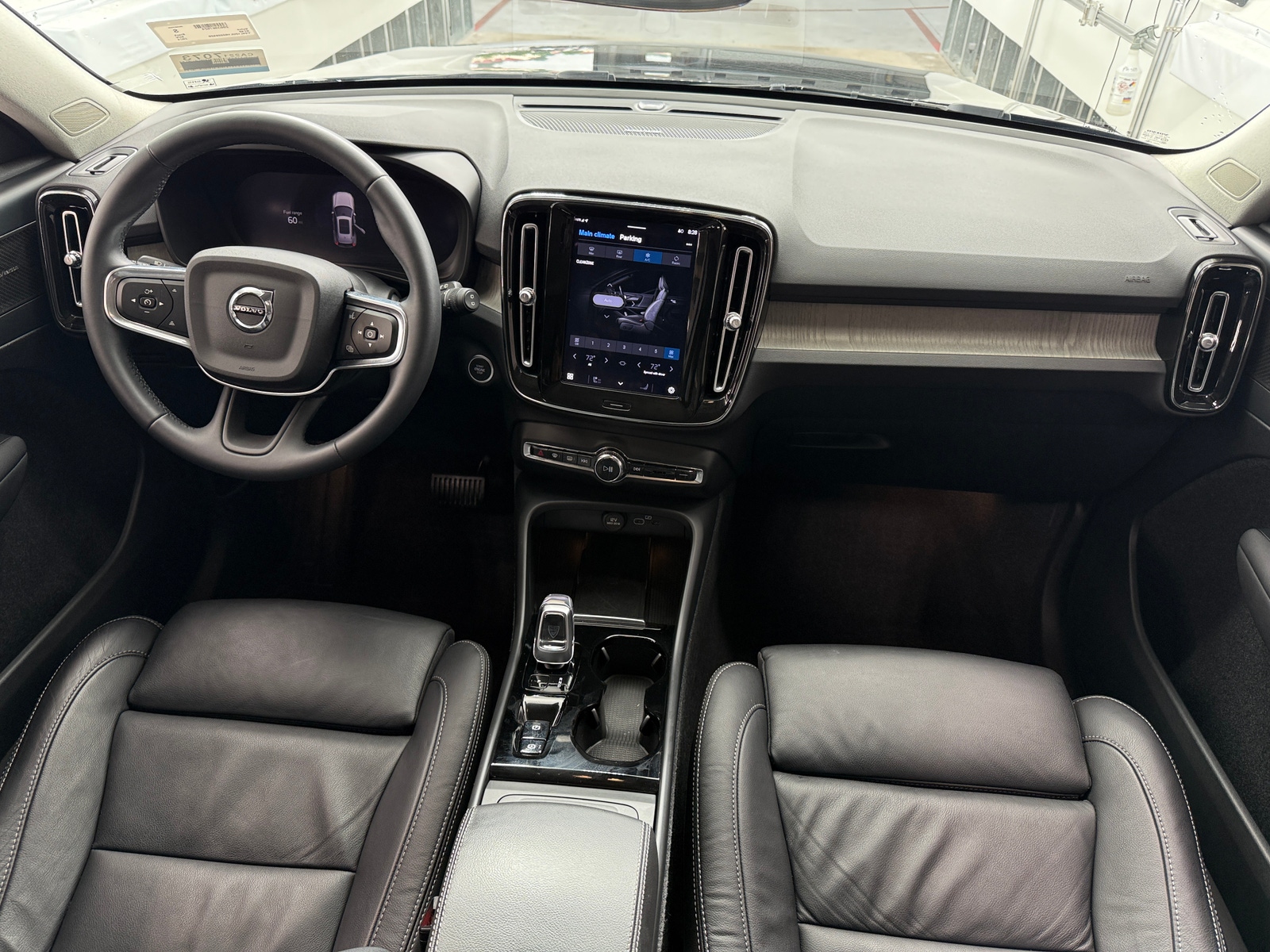 Thumbnail: 2024 Volvo XC40 - 2
