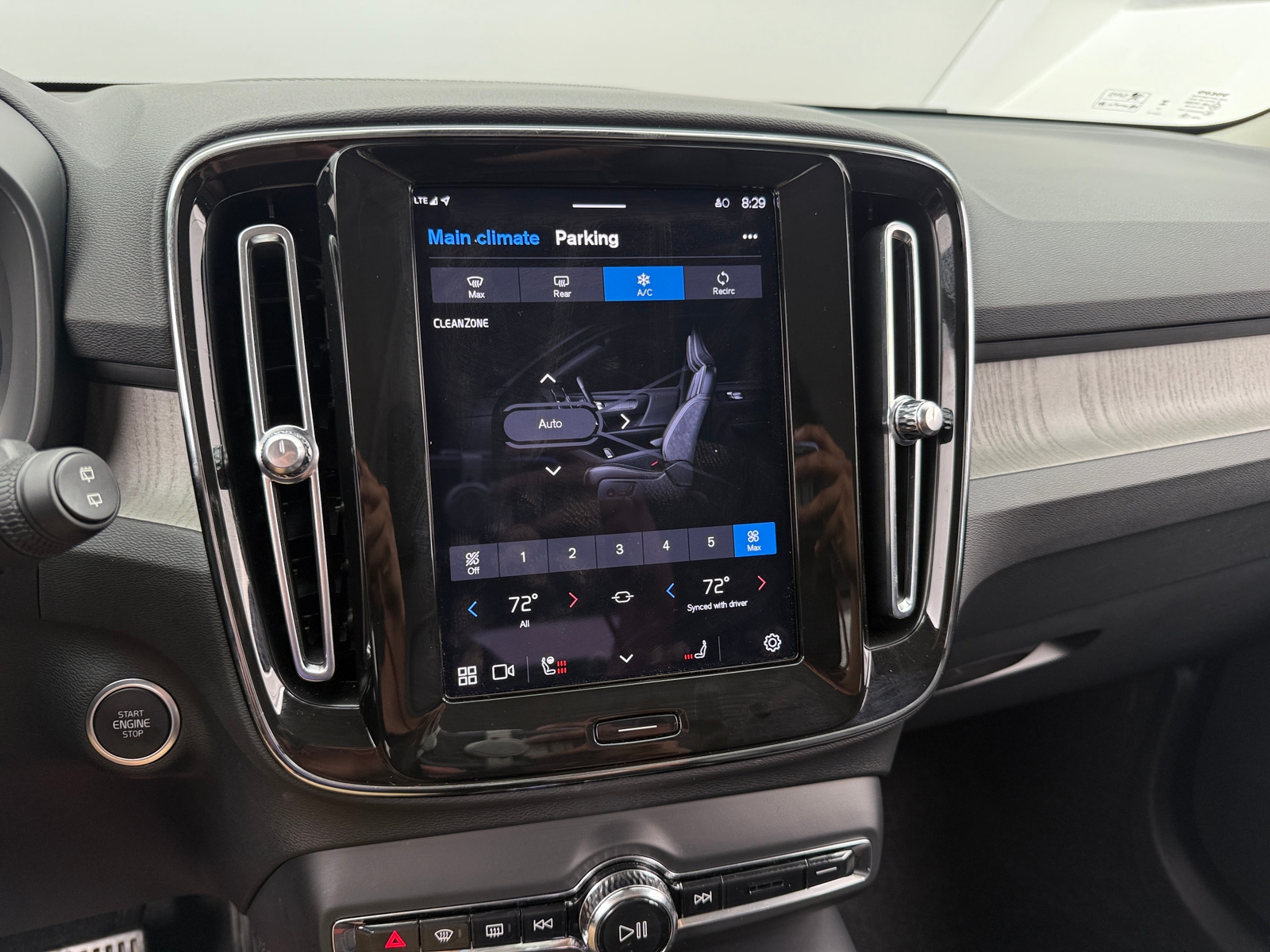 Thumbnail: 2024 Volvo XC40 - 3