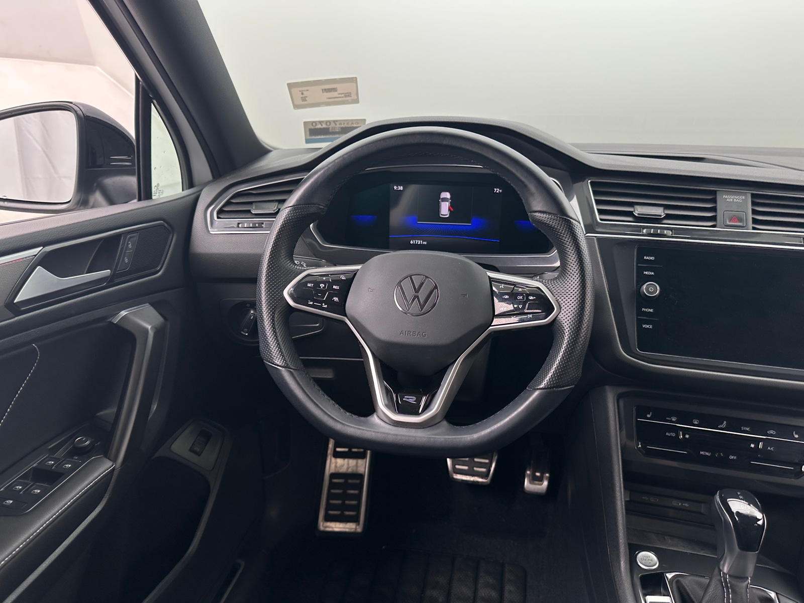 Thumbnail: 2022 Volkswagen Tiguan - 4