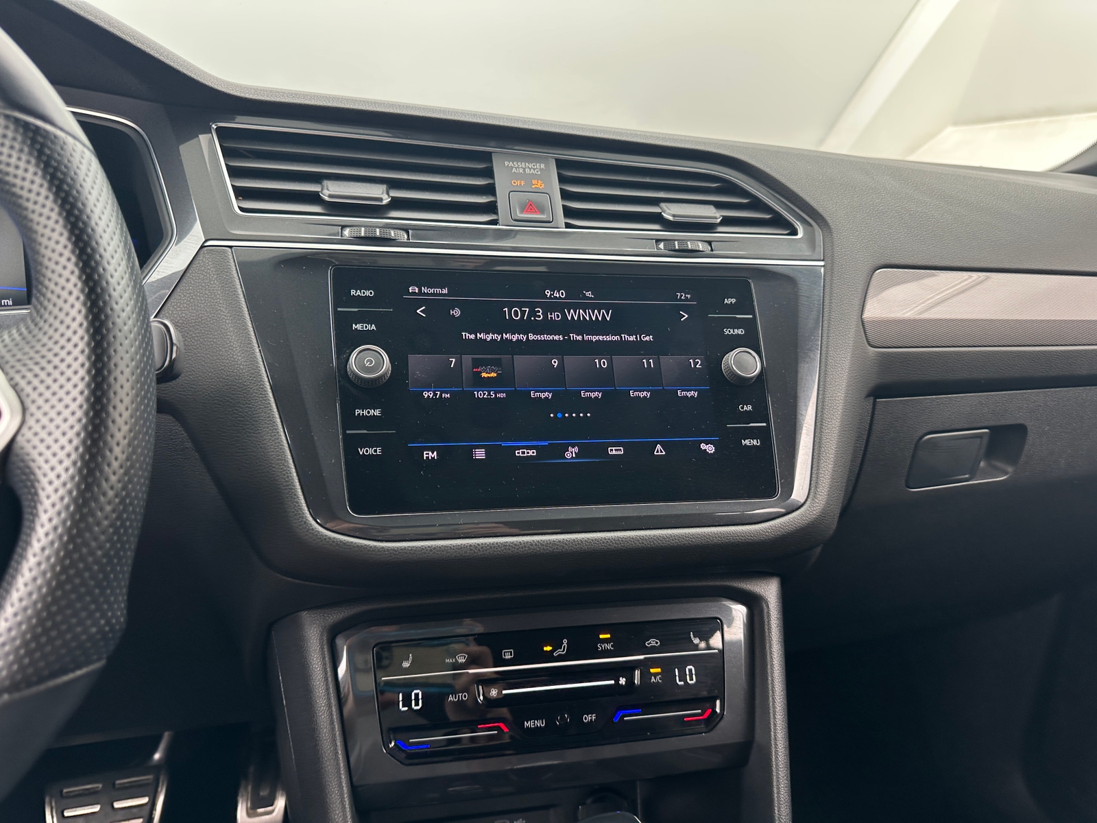 Thumbnail: 2022 Volkswagen Tiguan - 3