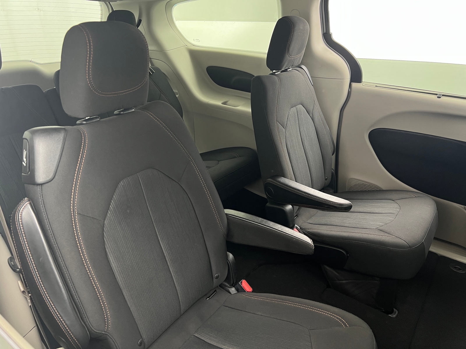 Thumbnail: 2018 Chrysler Pacifica - 6