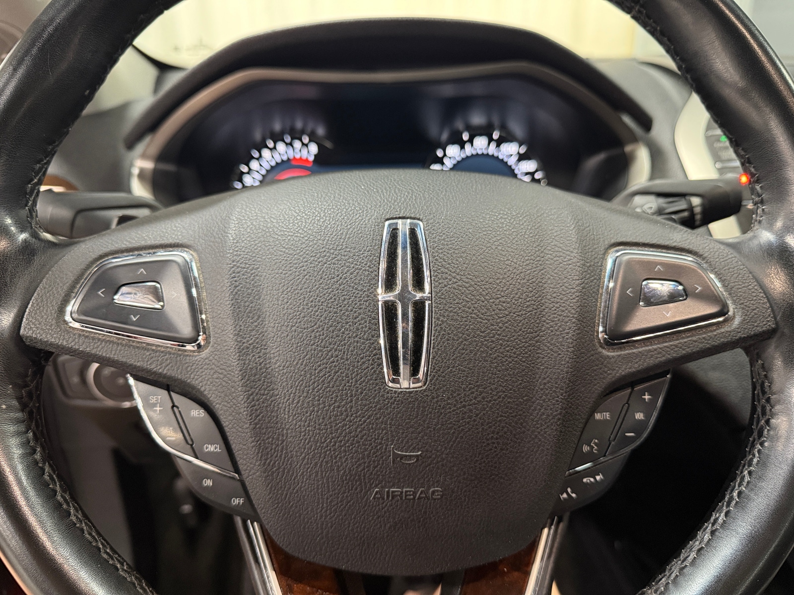 Thumbnail: 2016 Lincoln MKZ - 4