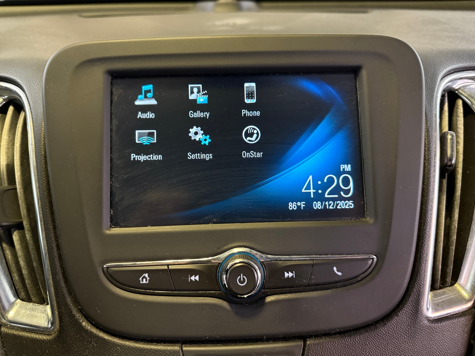 Thumbnail: 2018 Chevrolet Malibu - 4