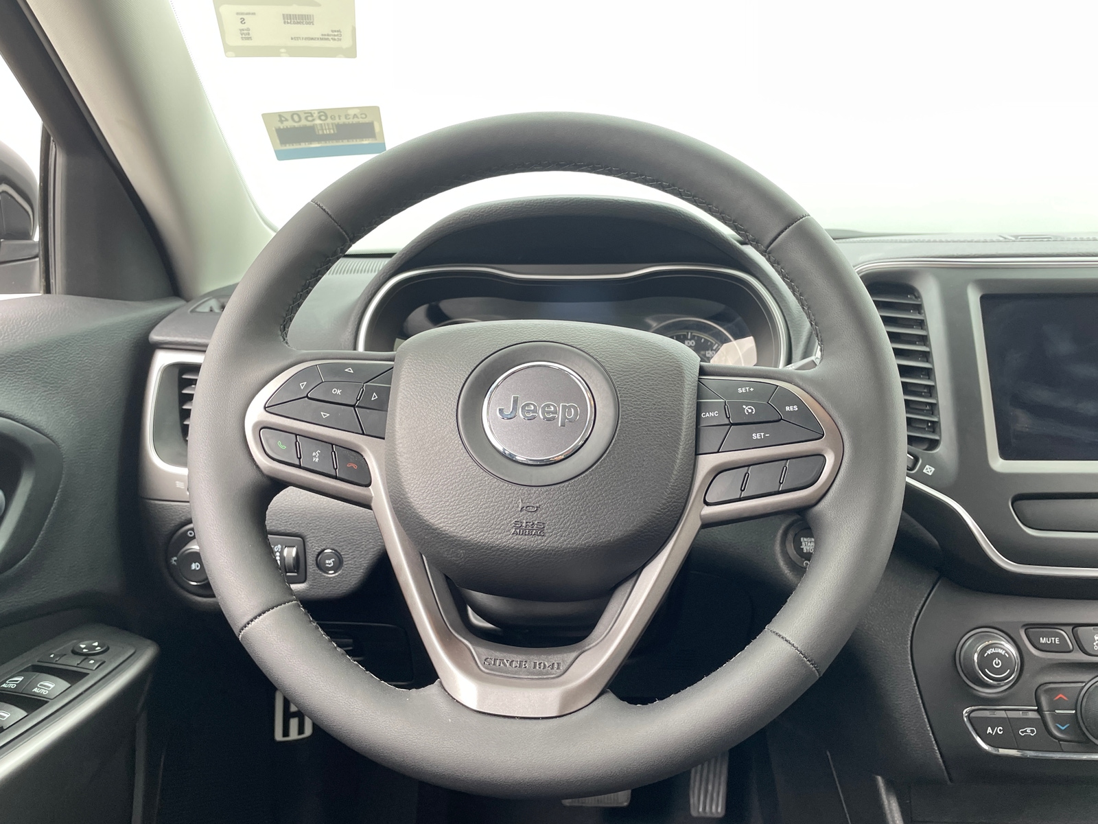 Thumbnail: 2022 Jeep Cherokee - 4