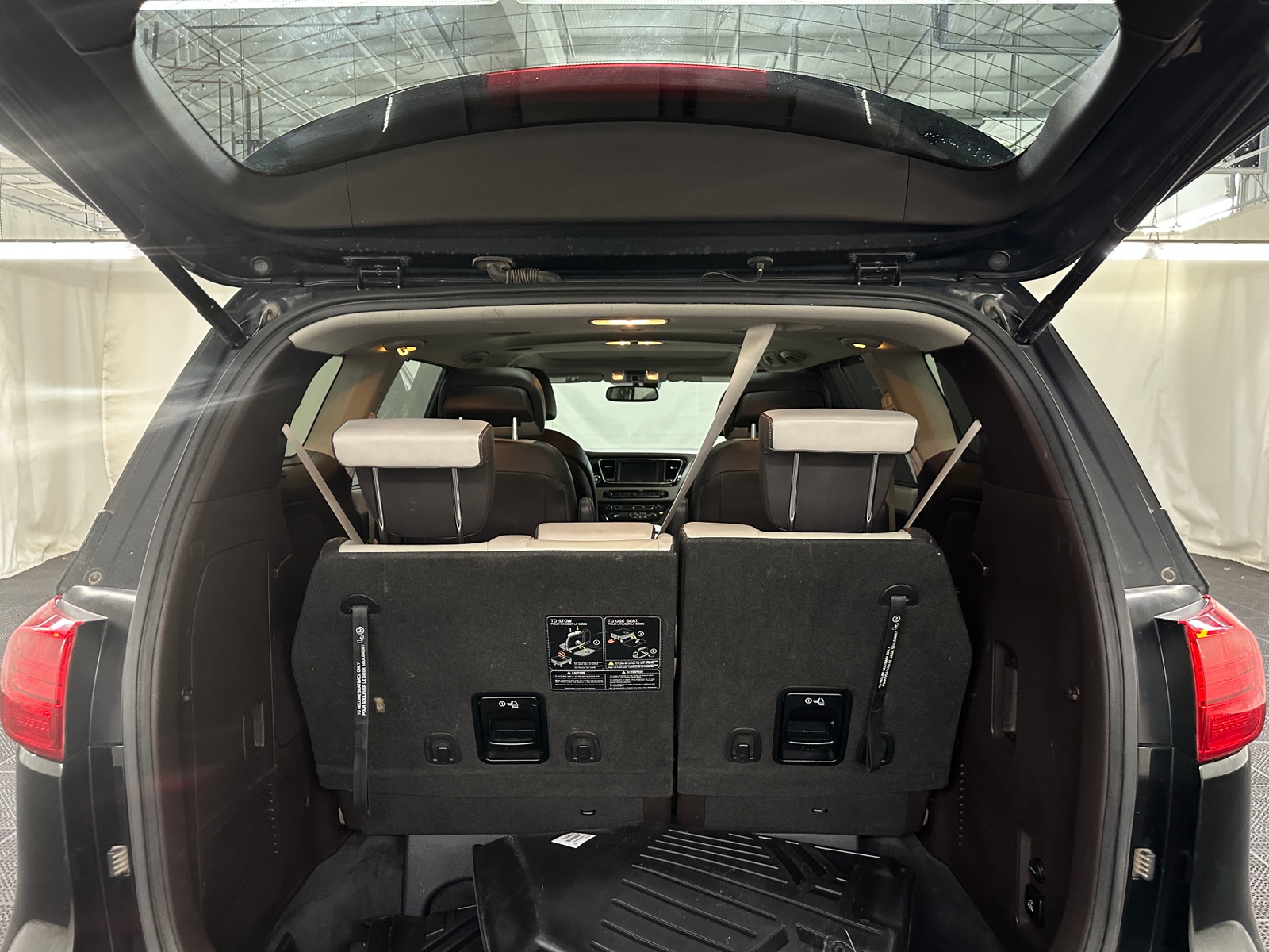 Thumbnail: 2017 Kia Sedona - 6