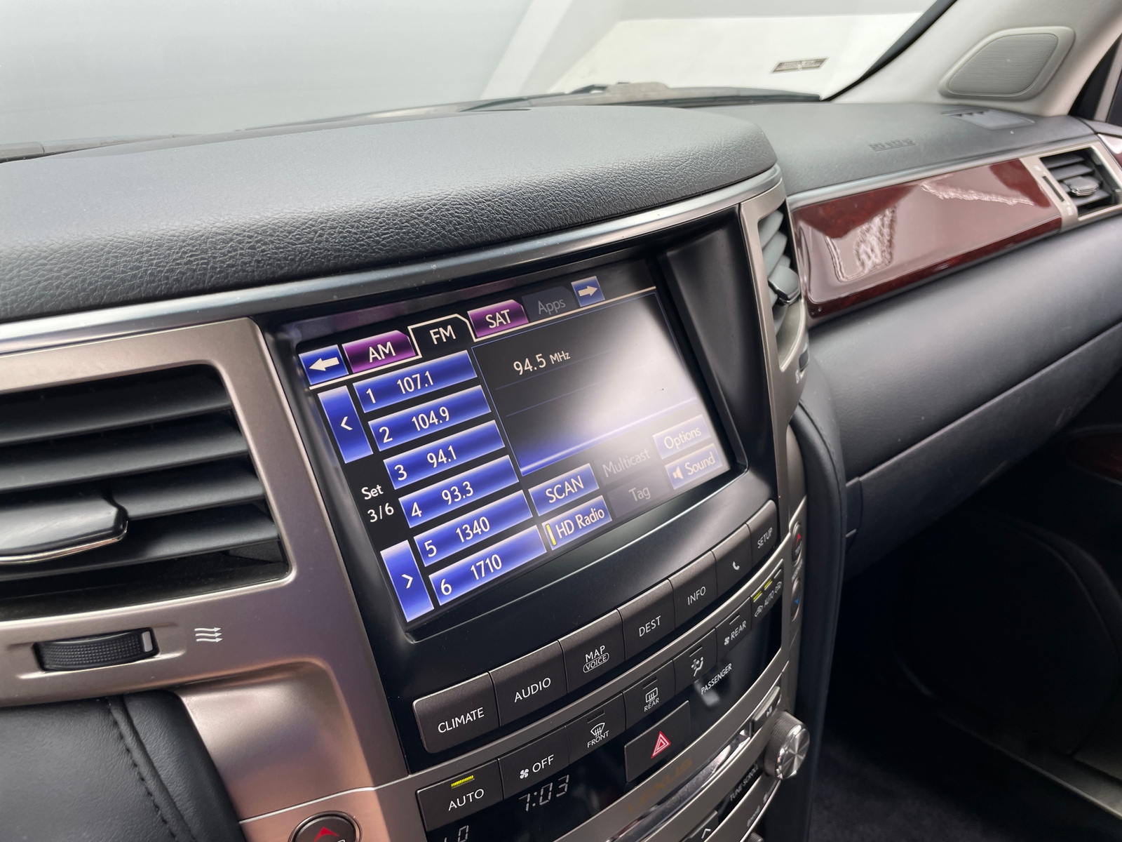 Thumbnail: 2014 Lexus LX - 4