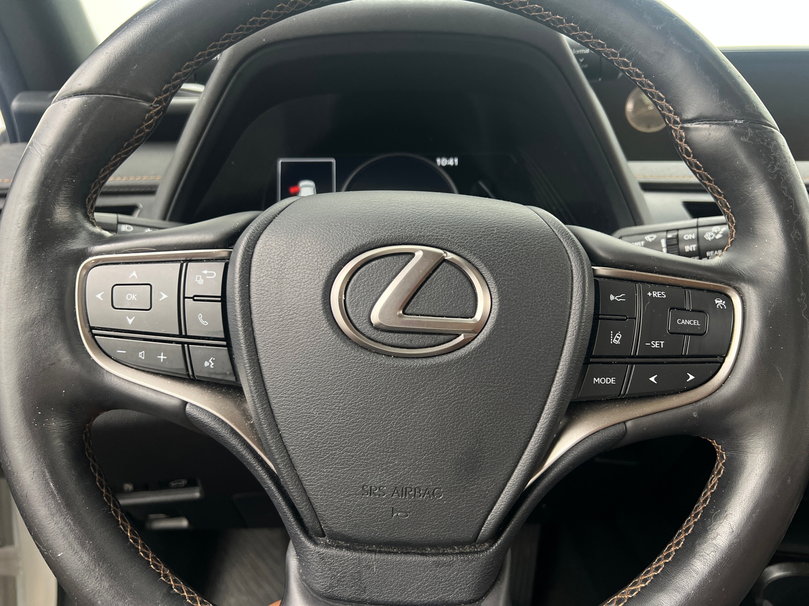 Thumbnail: 2019 Lexus UX - 4
