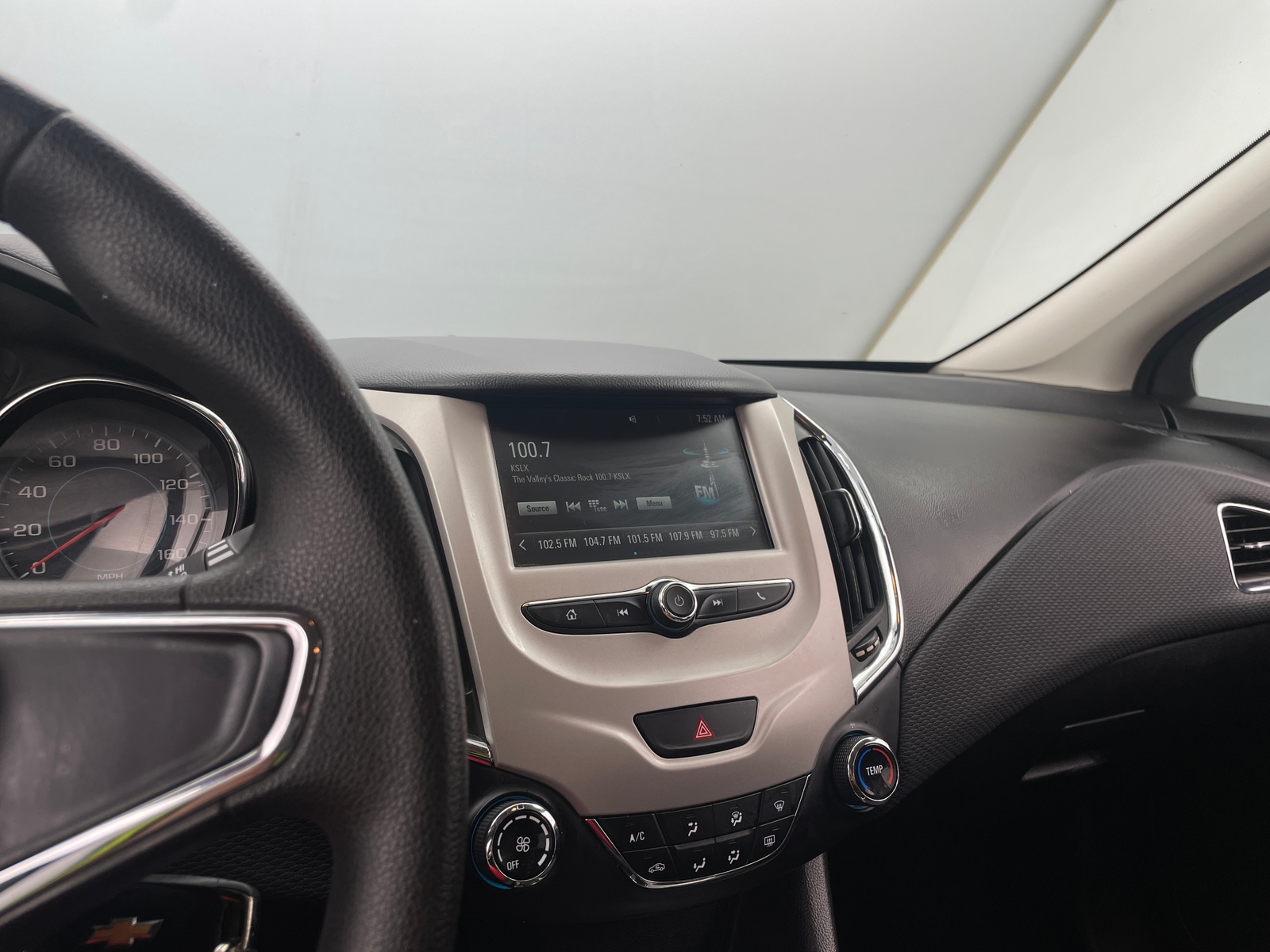 Thumbnail: 2017 Chevrolet Cruze - 4