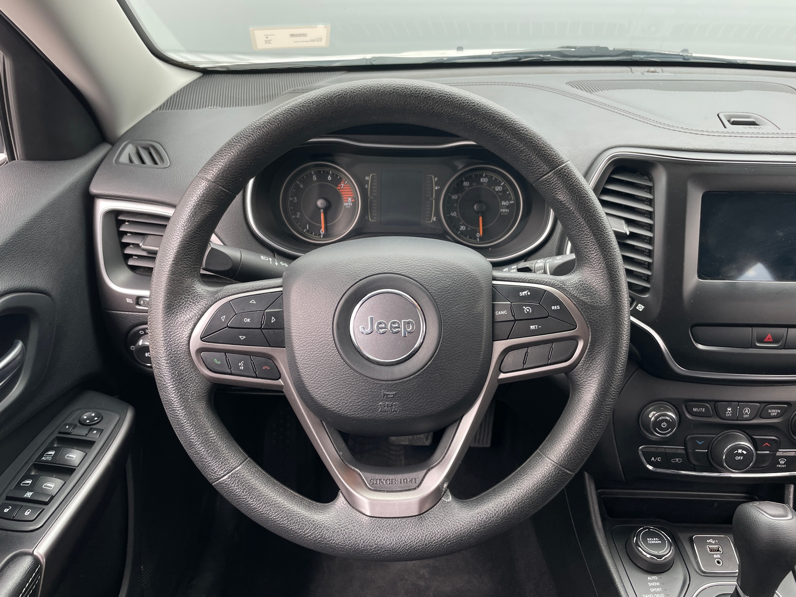 Thumbnail: 2019 Jeep Cherokee - 5