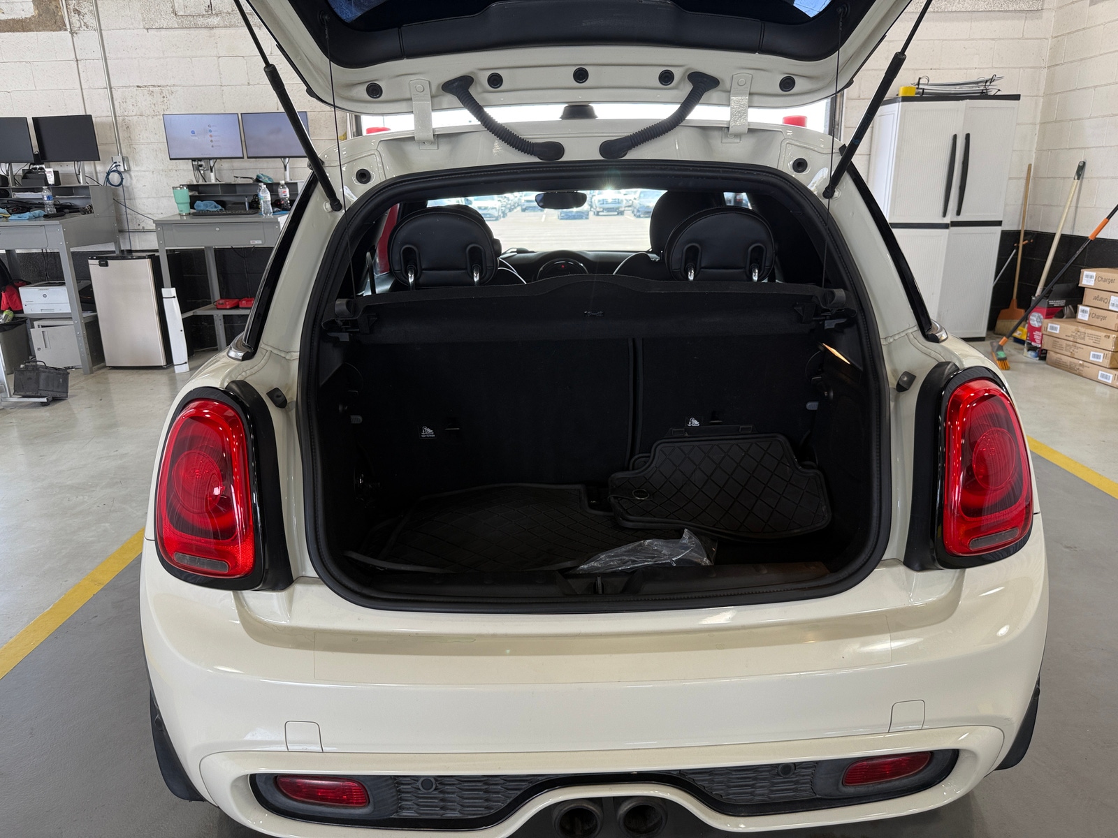 Thumbnail: 2015 MINI Cooper Hardtop - 6