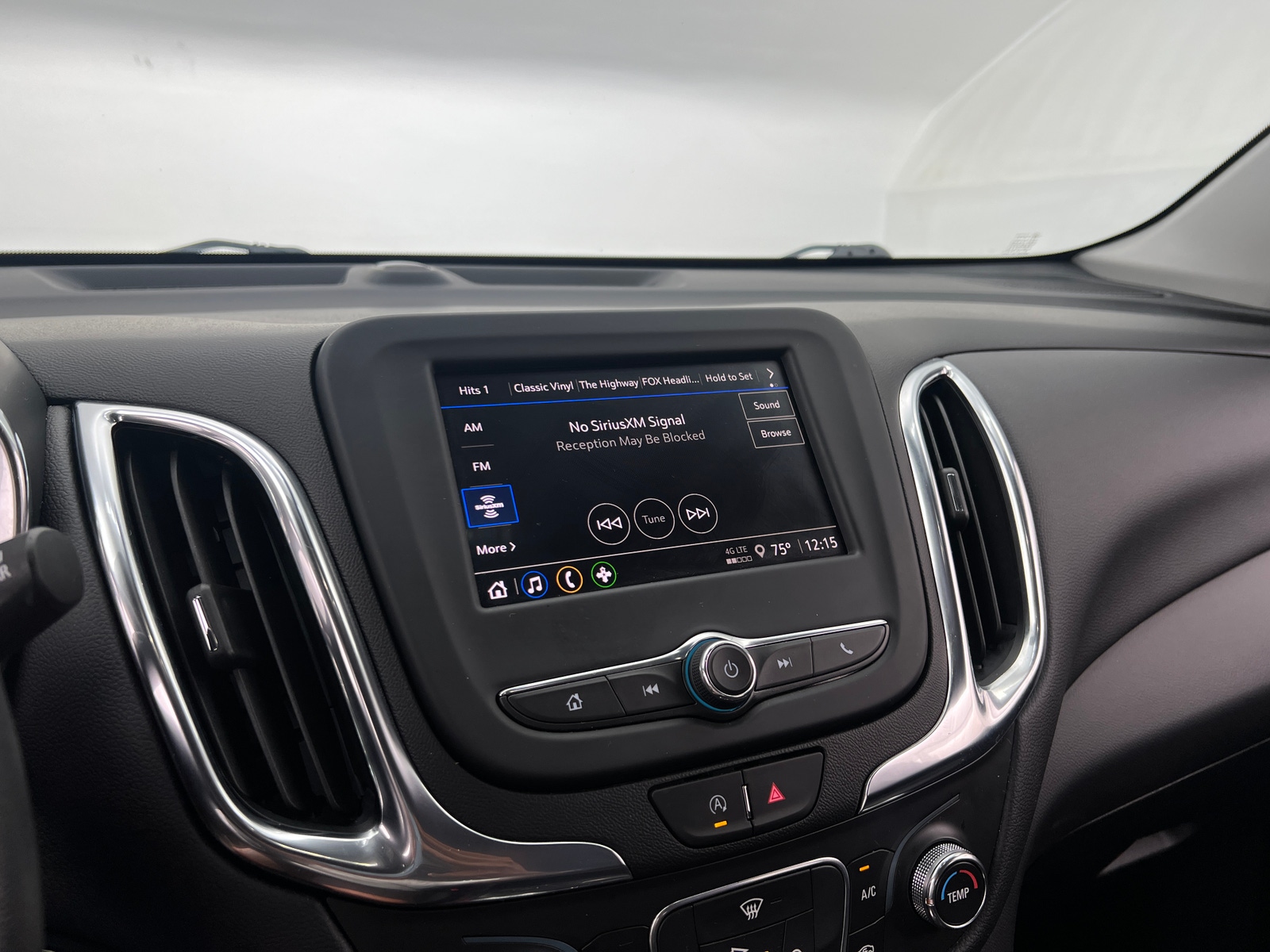 Thumbnail: 2022 Chevrolet Equinox - 4