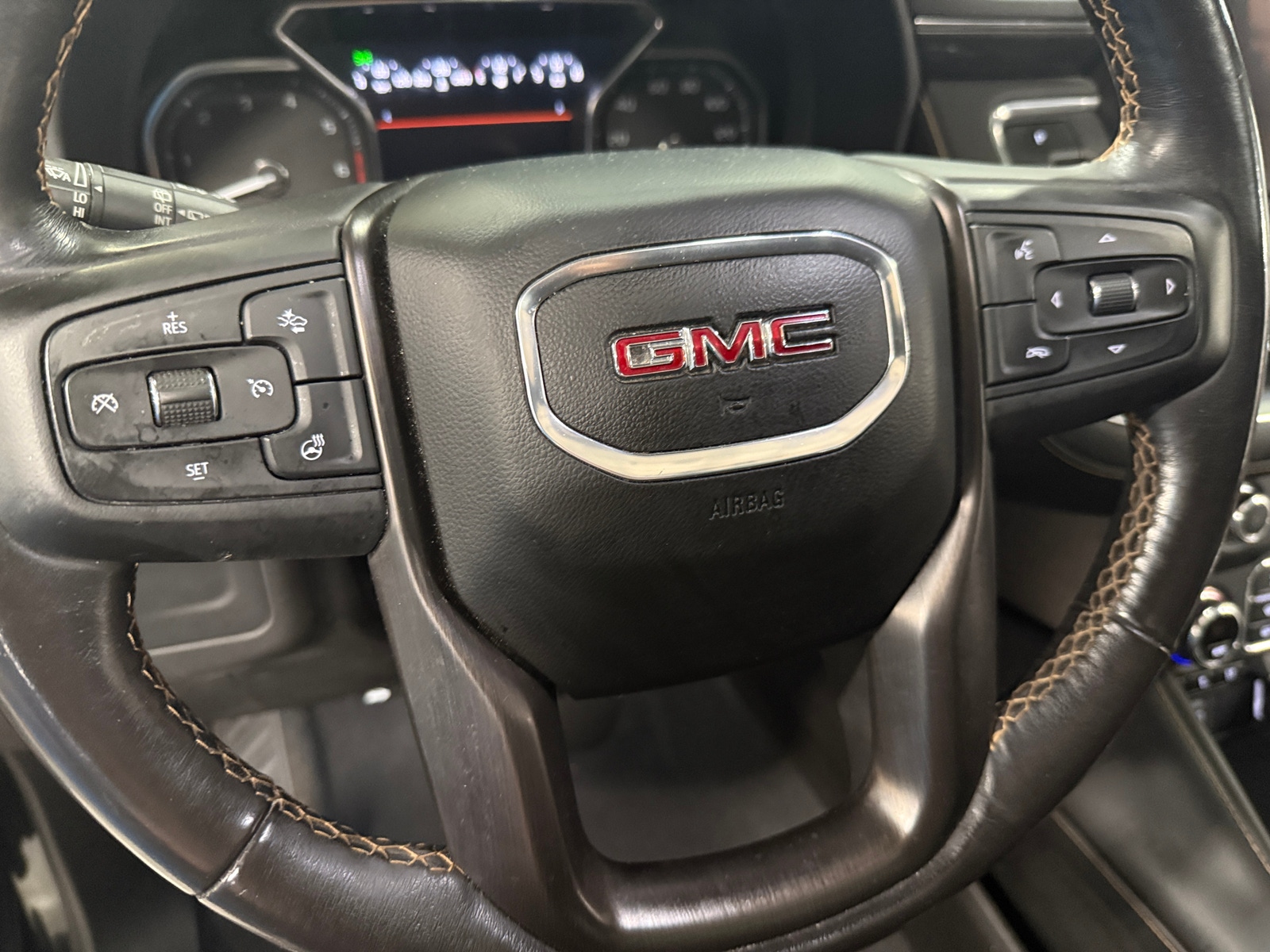 Thumbnail: 2021 GMC Yukon XL - 4
