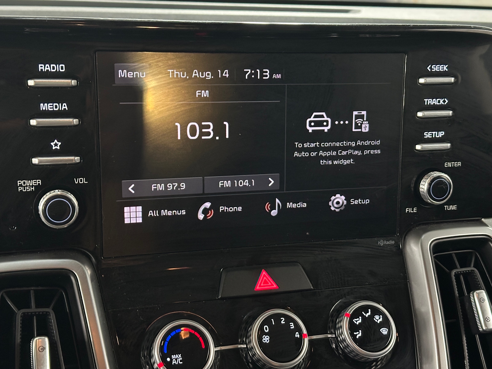 Thumbnail: 2023 Kia Sorento - 4