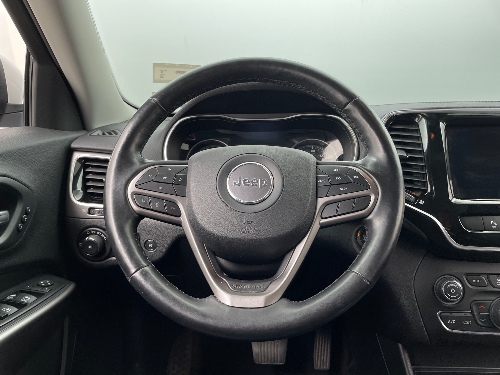 Thumbnail: 2019 Jeep Cherokee - 4
