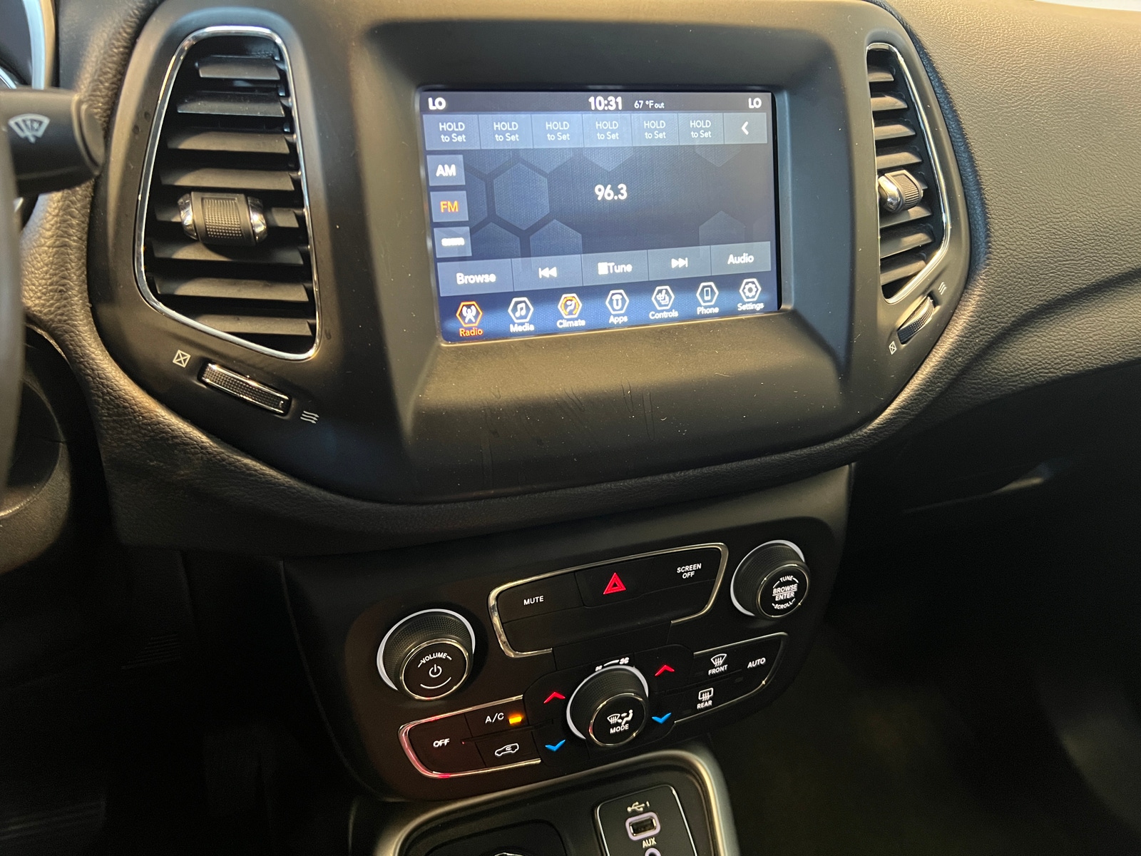 Thumbnail: 2019 Jeep Compass - 3
