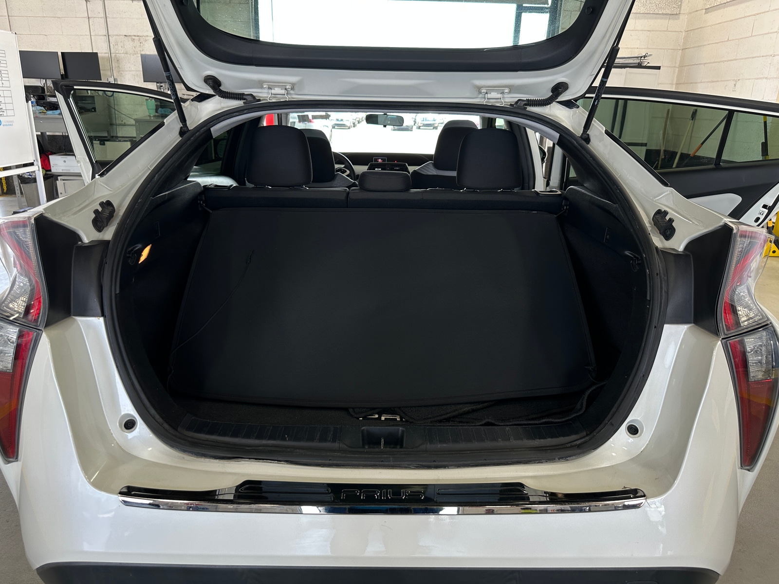 Thumbnail: 2016 Toyota Prius - 7