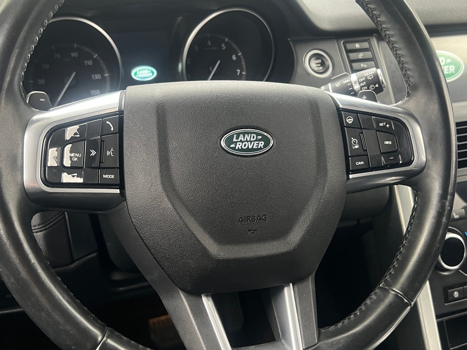 Thumbnail: 2018 Land Rover Discovery Sport - 4